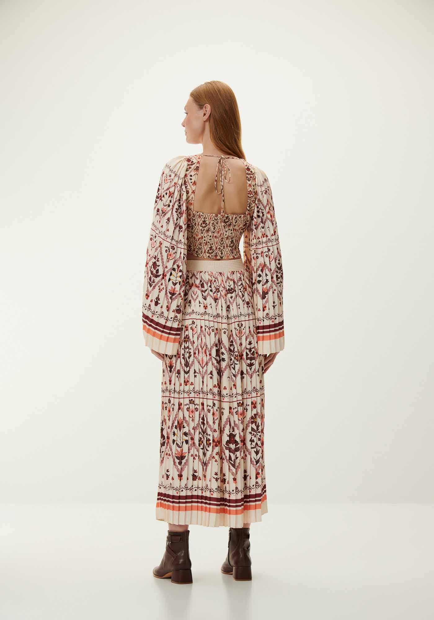 Blusa Estampada Cropped com Manga Longa Plissada, CAPITONE, large.