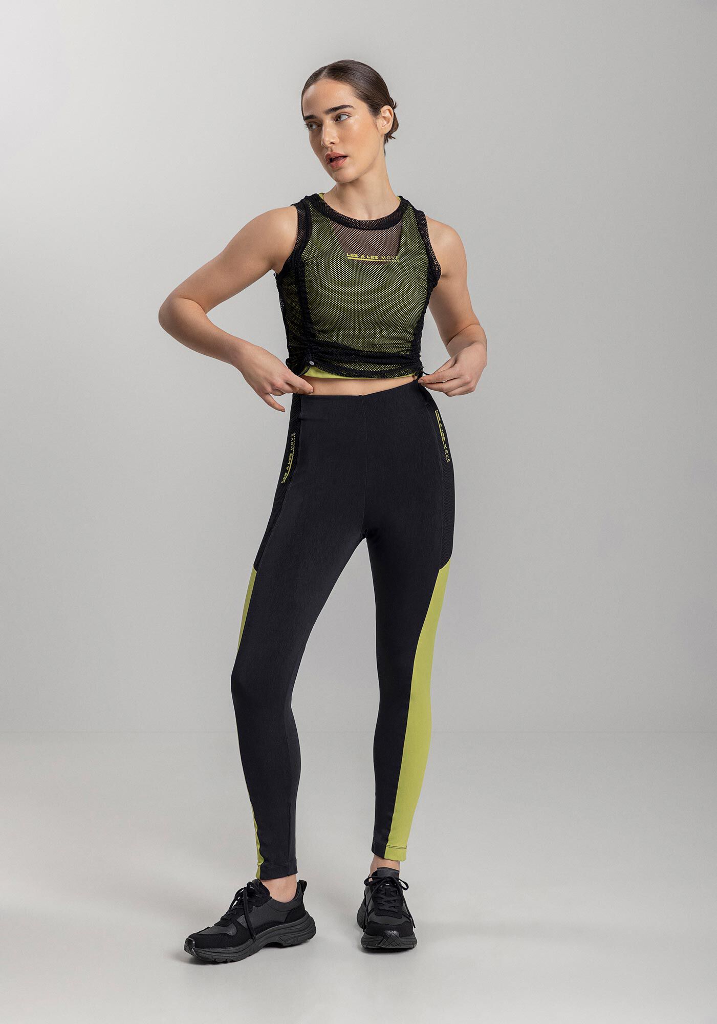 Blusa Cropped De Al&ccedil;as Com Tela E El&aacute;stico Regul&aacute;vel Move, PRETO, large.