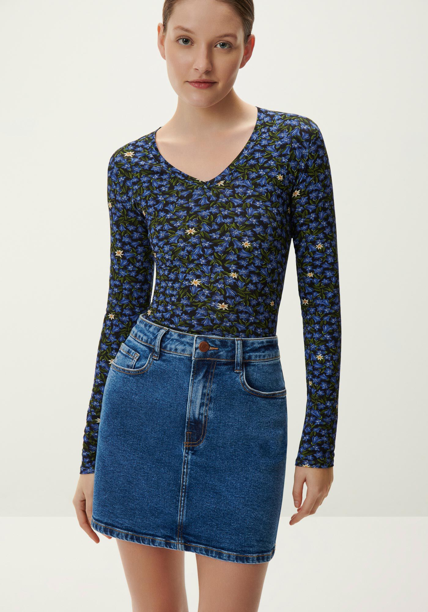 Blusa Manga Longa em Malha Viscose com Decote V, , large.