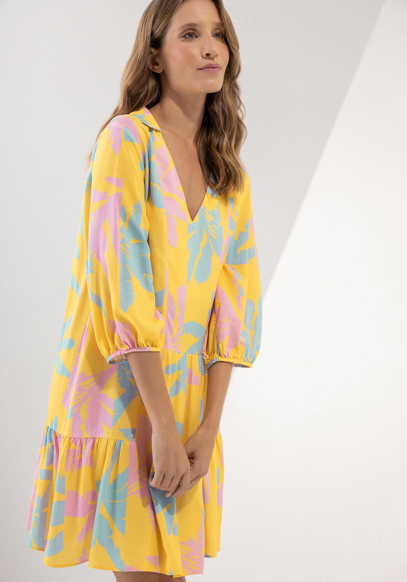 Vestido Curto Amplo Estampado com Franzidos, , large.