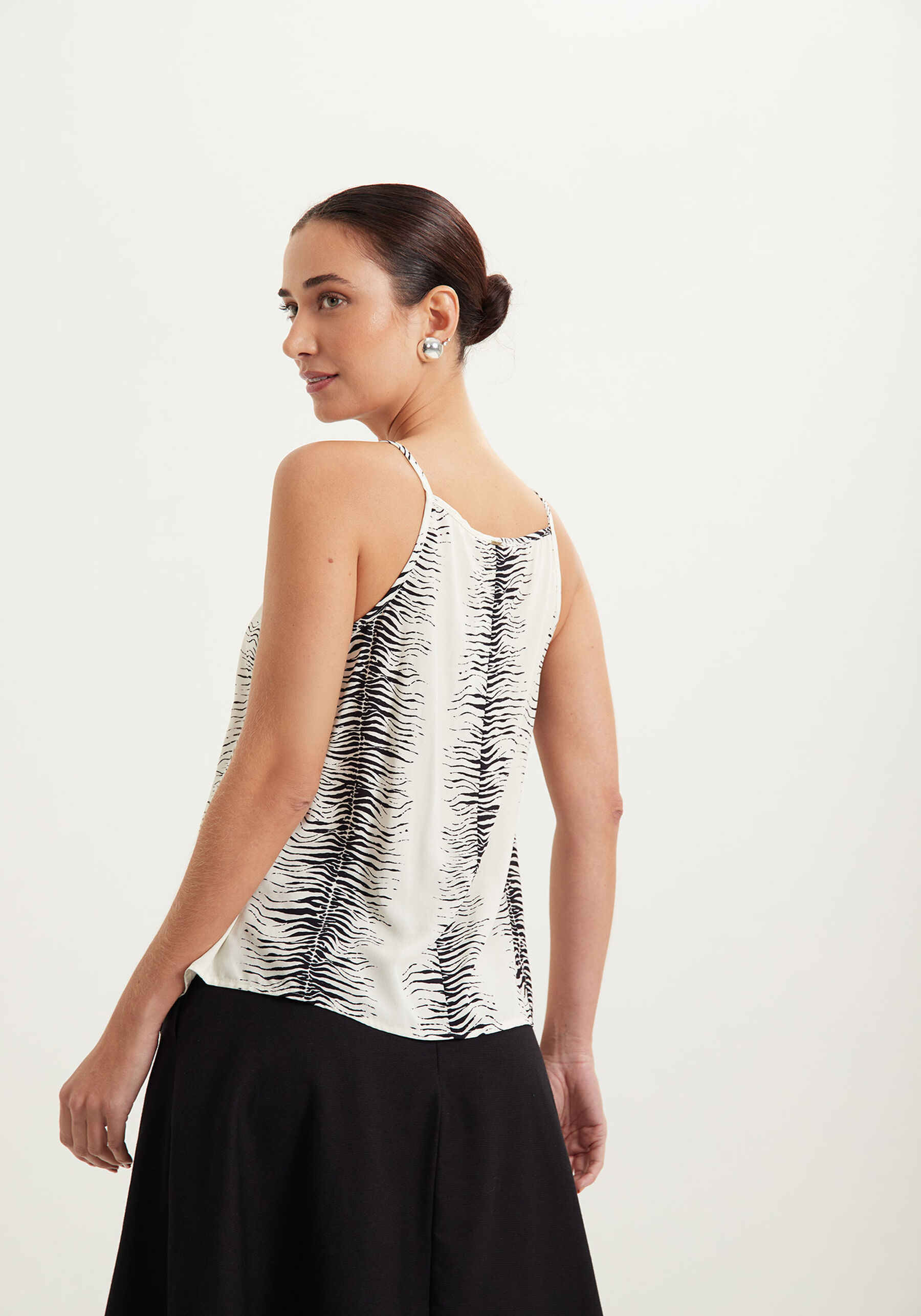 Blusa Regata Estampada De Alças Com Decote V Em Viscose, . Blusa Regata Estampada De Alças Com Decote V Em Viscose, , large.