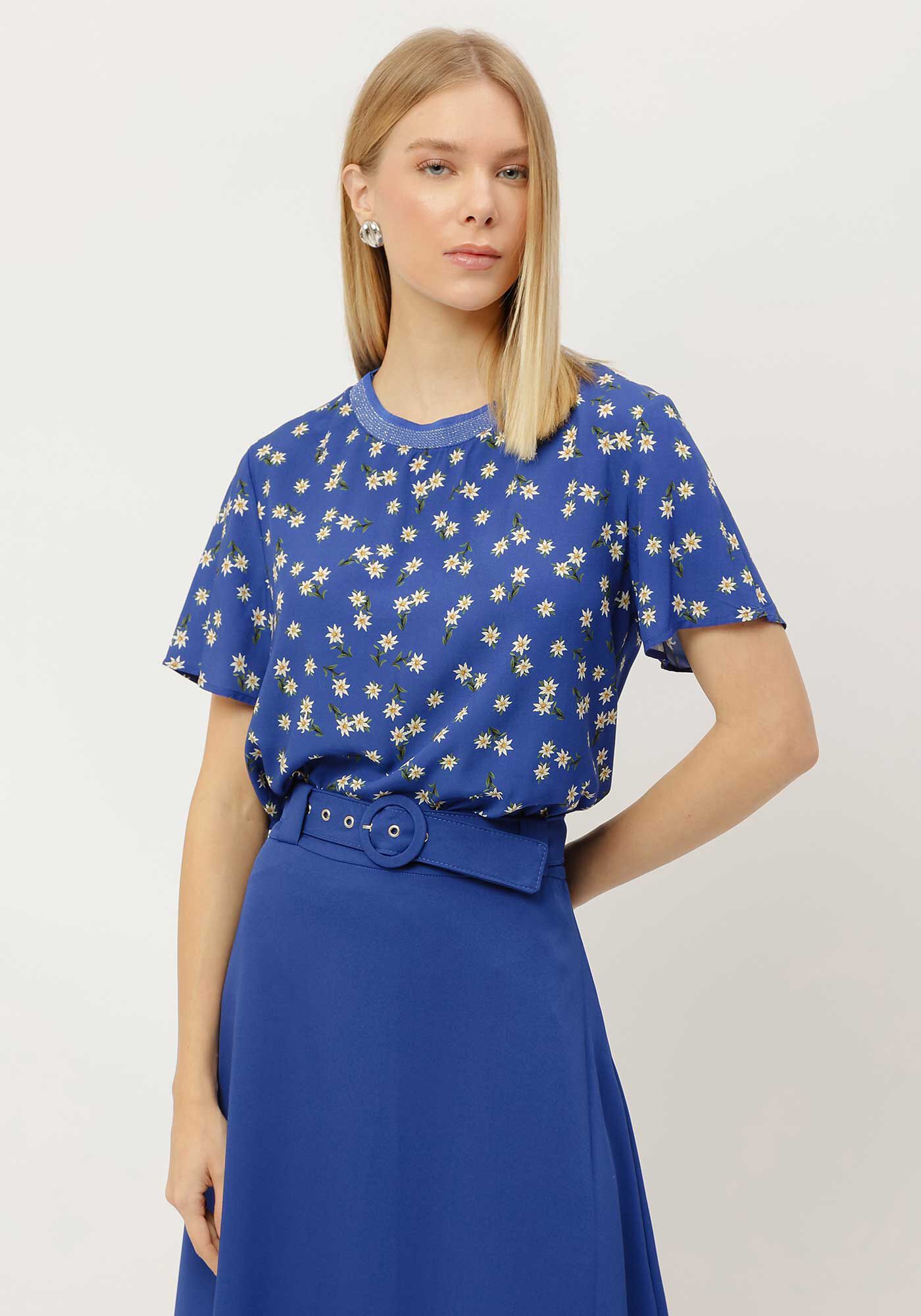 Blusa Estampada em Viscose com Retil&iacute;nea Decote, , large.