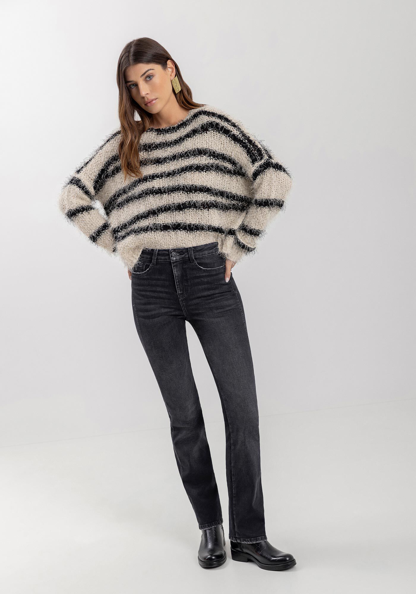 Cal&ccedil;a Jeans Reta Com Cintura Alta E Tecnologia Perfect, PRETO, large.