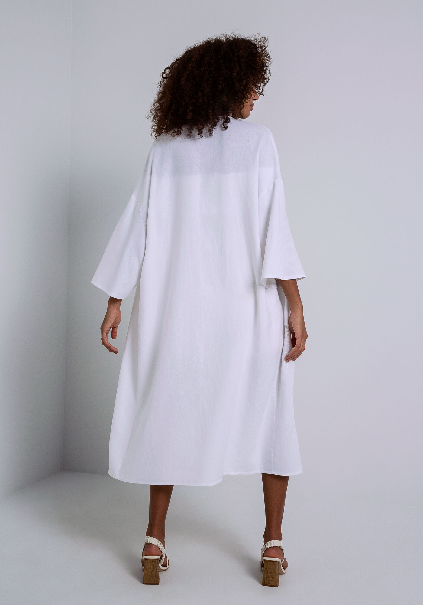 Kimono Alongado em Linho com Bordado, BRANCO, large.