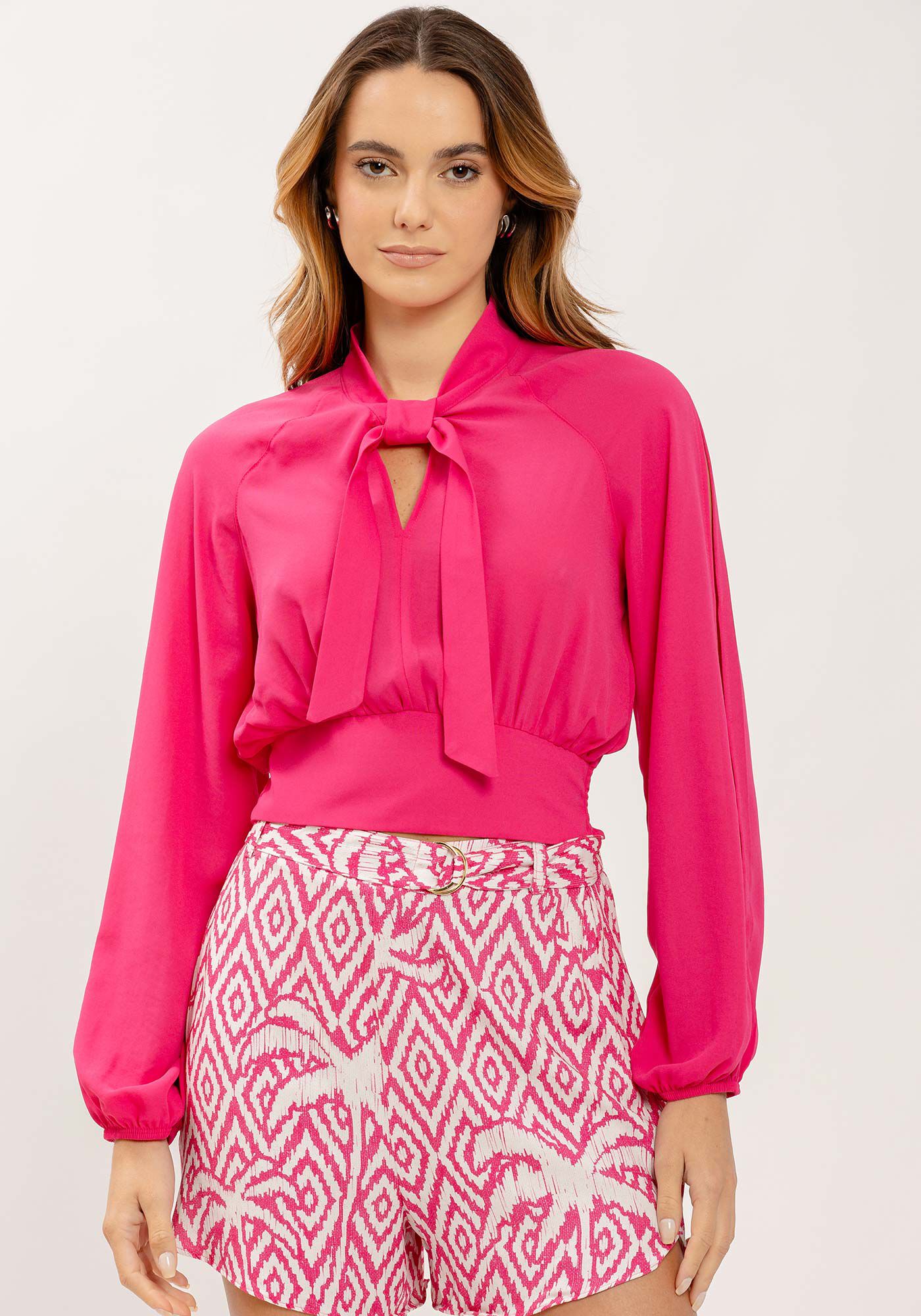 Blusa Manga Longa em Crepe com Amarra&ccedil;&atilde;o Gola, , large.