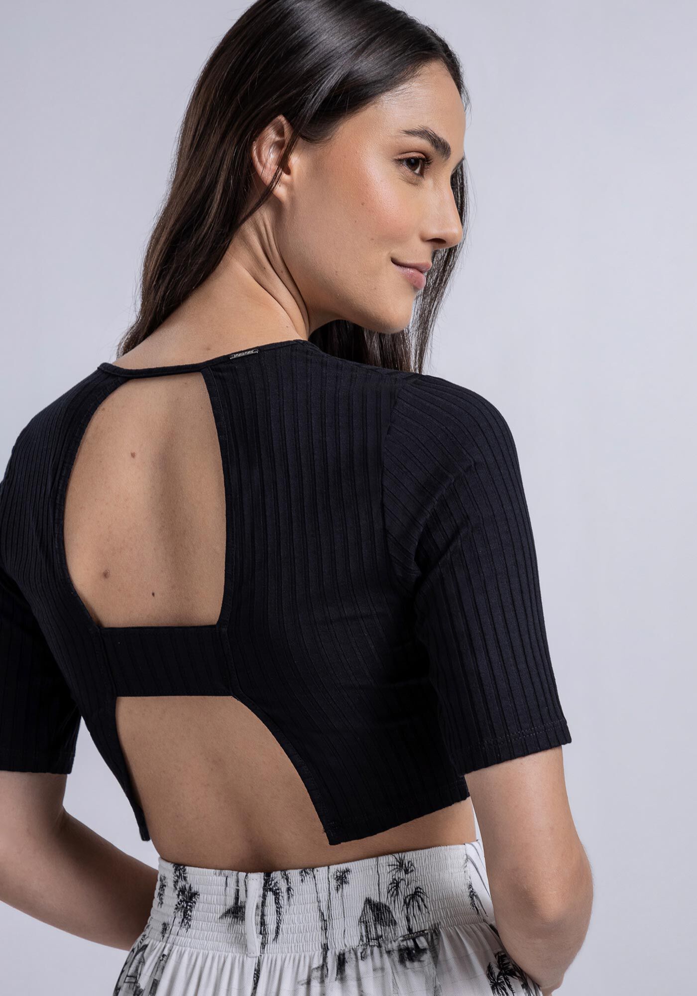 Blusa Cut Out Canelada com Recorte Costas, , large.