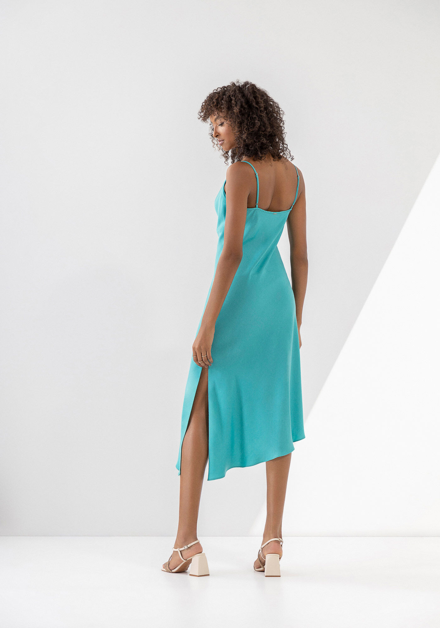 Vestido top midi acetinado