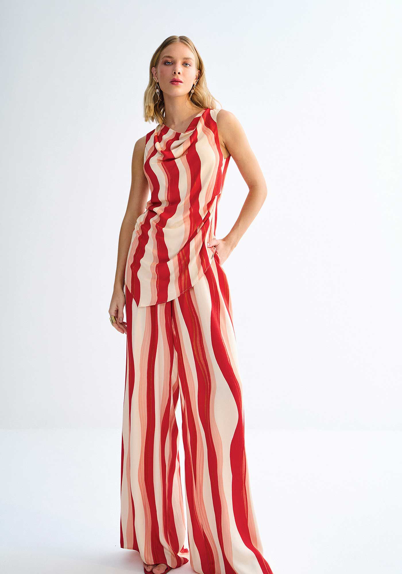 Blusa Alongada em Viscose com Gola Degag&ecirc;, , large.