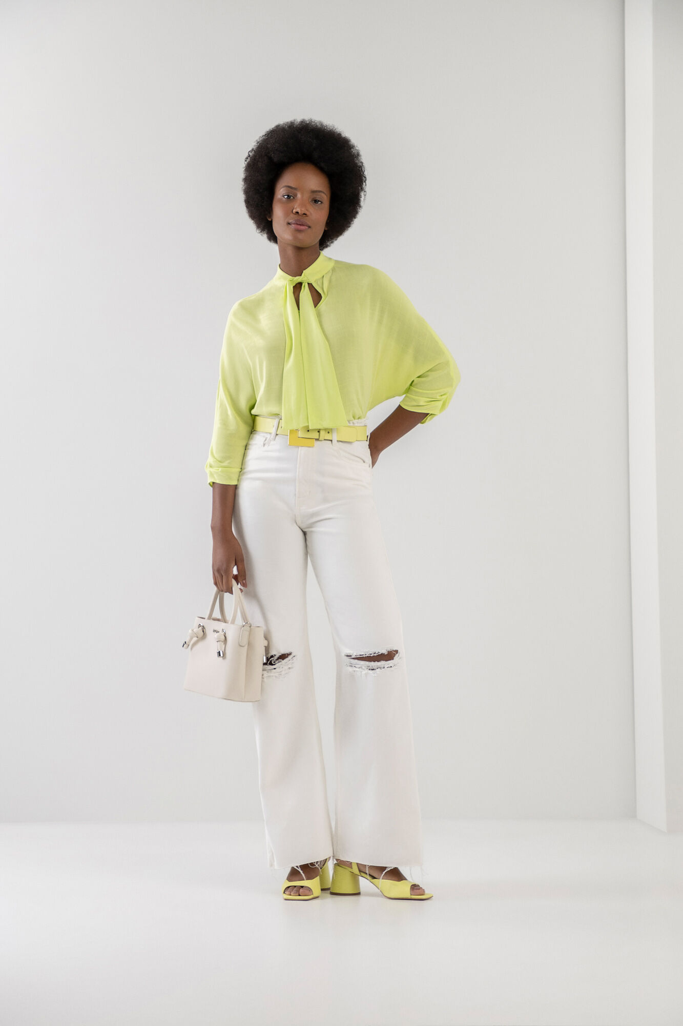 Blusa Manga 3/4 em Viscose com Faixas Decote, , large.