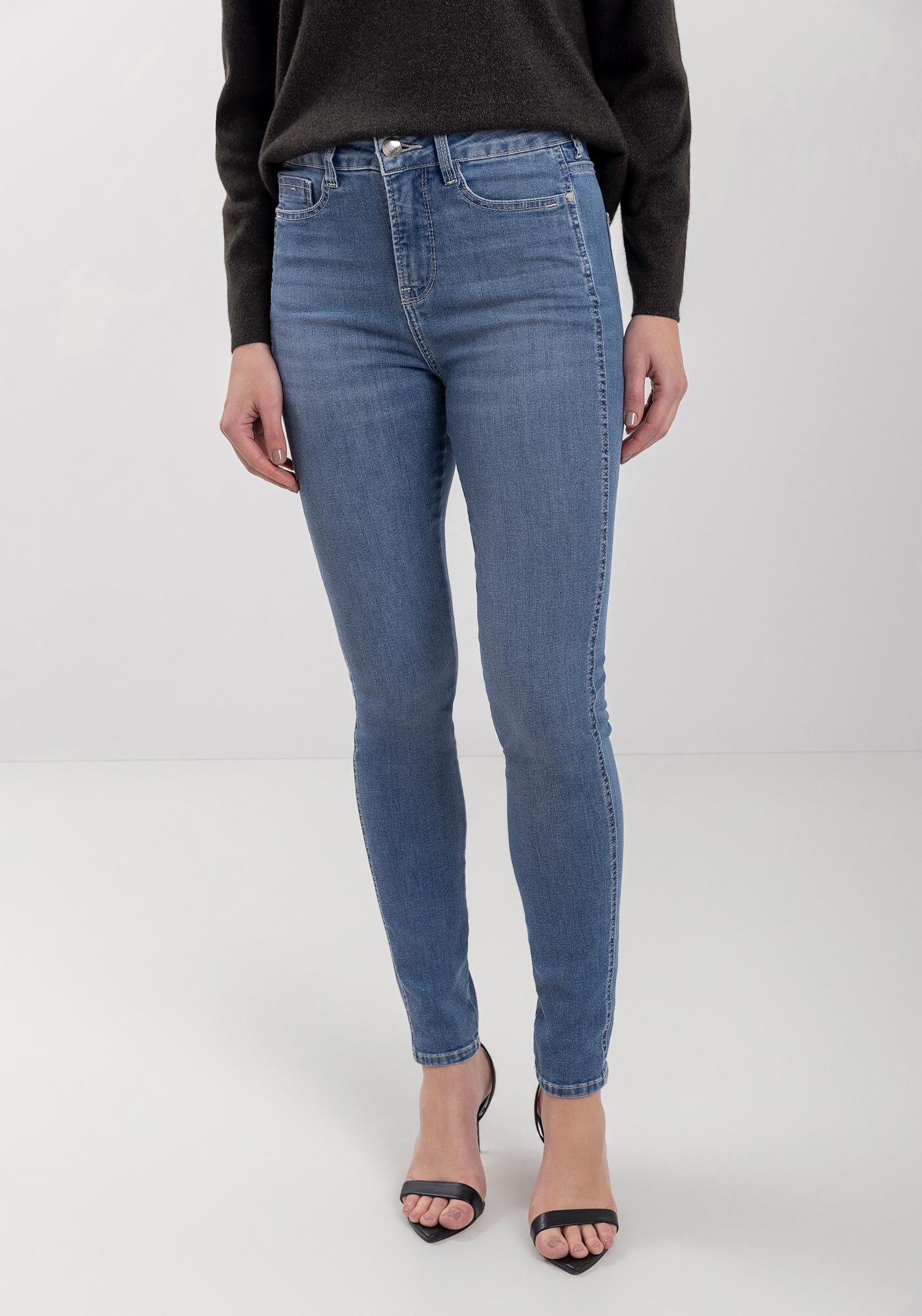 Cal&ccedil;a Jeans Skinny Com Cintura Alta E Tecnologia Perfect, JEANS, large.