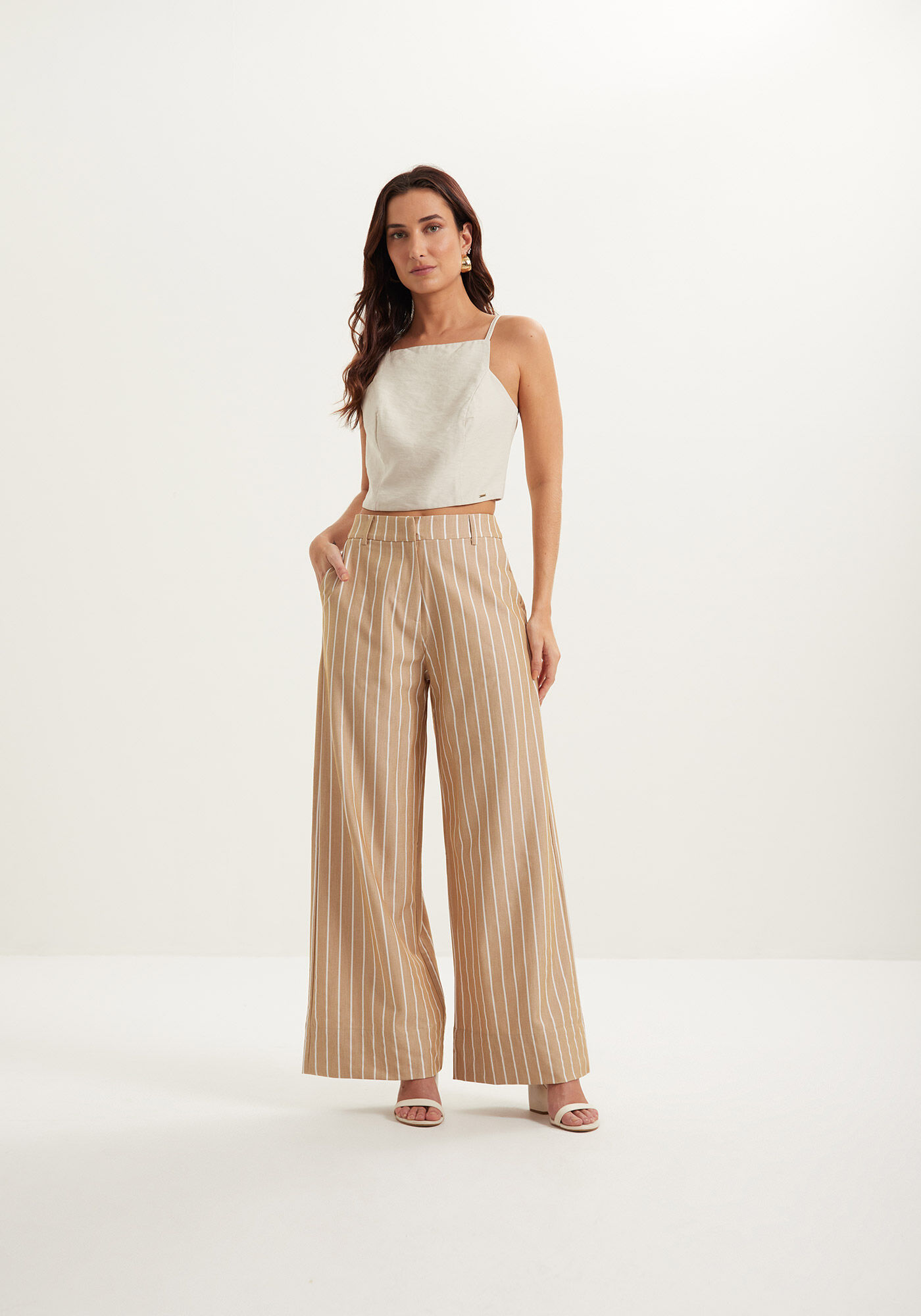 Blusa Cropped De Al&ccedil;as Com Decote Reto E Z&iacute;per Posterior, , large.