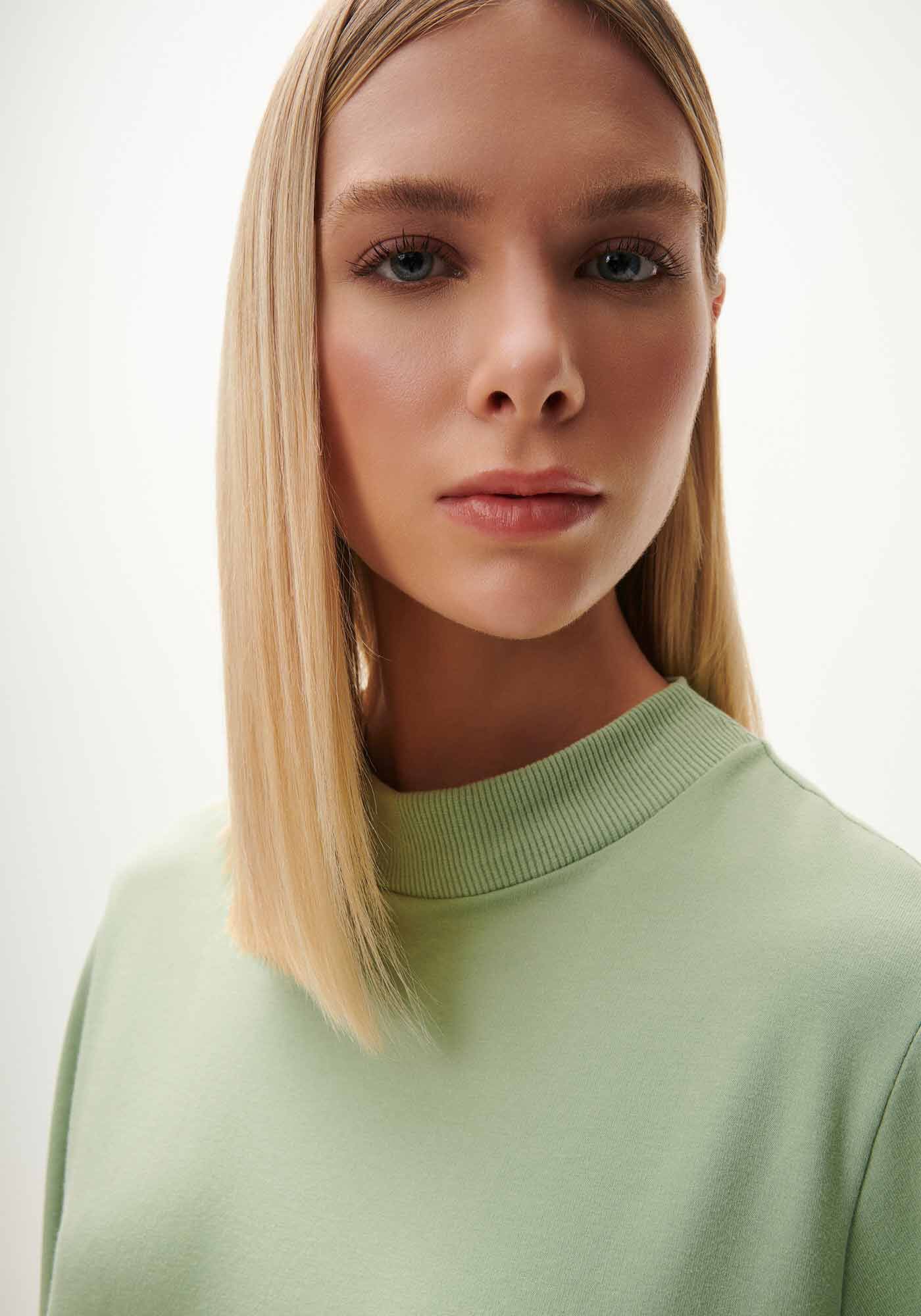 Conjunto com Blus&atilde;o Cropped e Pantalona, , large.