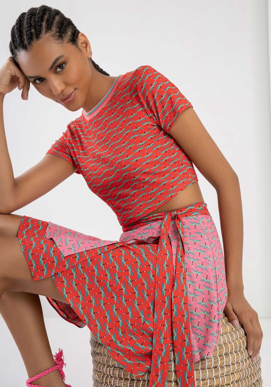 Blusa Cropped Canelada Estampada com Retilínea, ESCARLATE. Blusa Cropped Canelada Estampada com Retilínea, ESCARLATE, large.