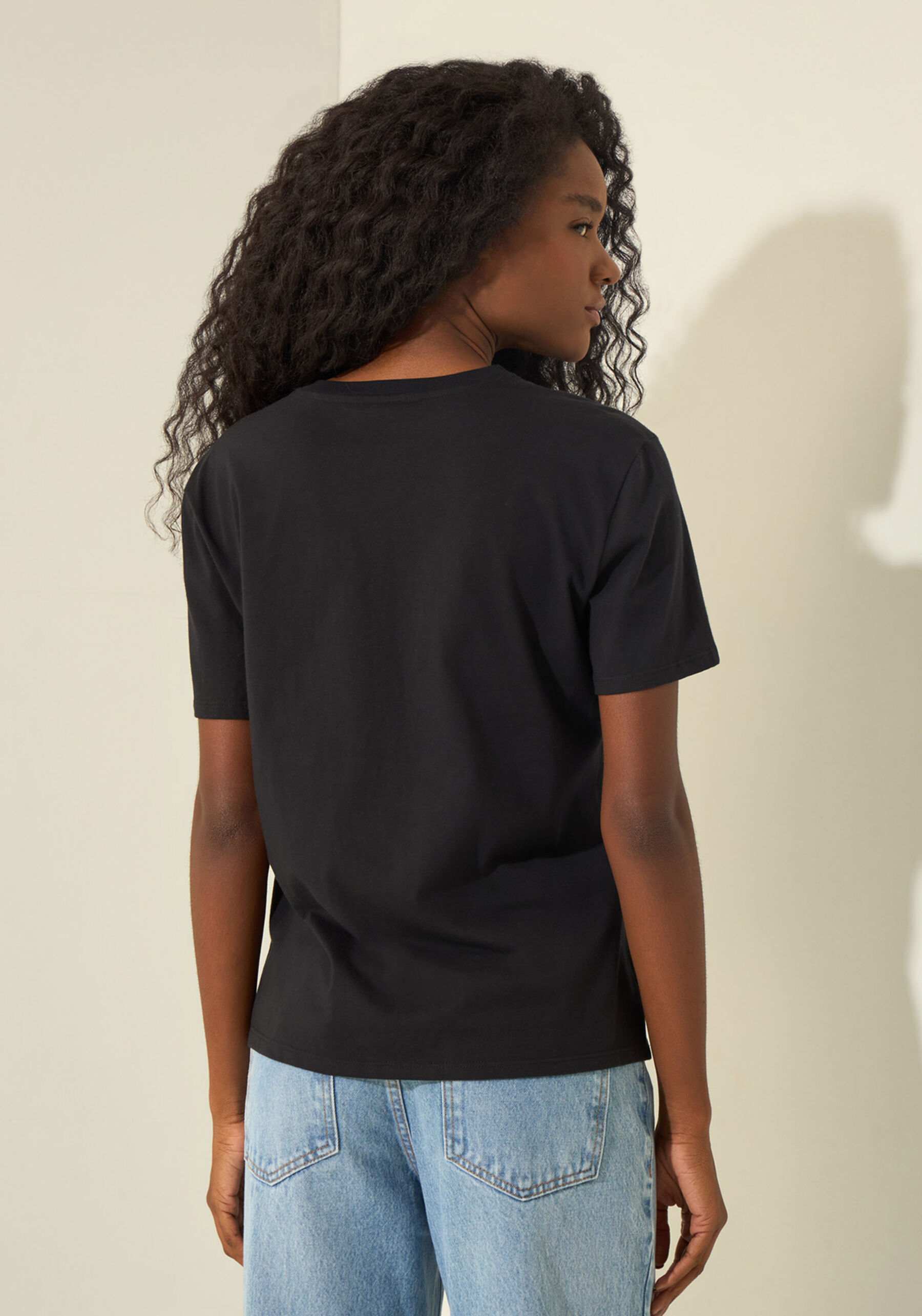 T- shirt Básica Com Bordado Em Malha Penteada De Algodão, PRETO. T- shirt Básica Com Bordado Em Malha Penteada De Algodão, PRETO, large.