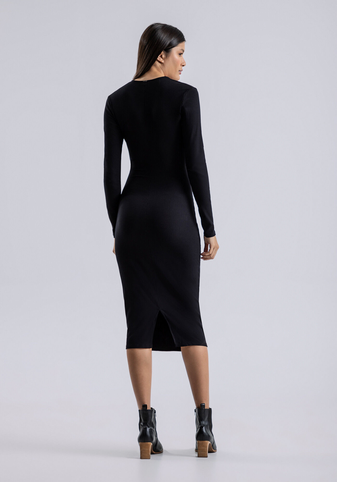 Vestido midi canelado shop preto manga longa