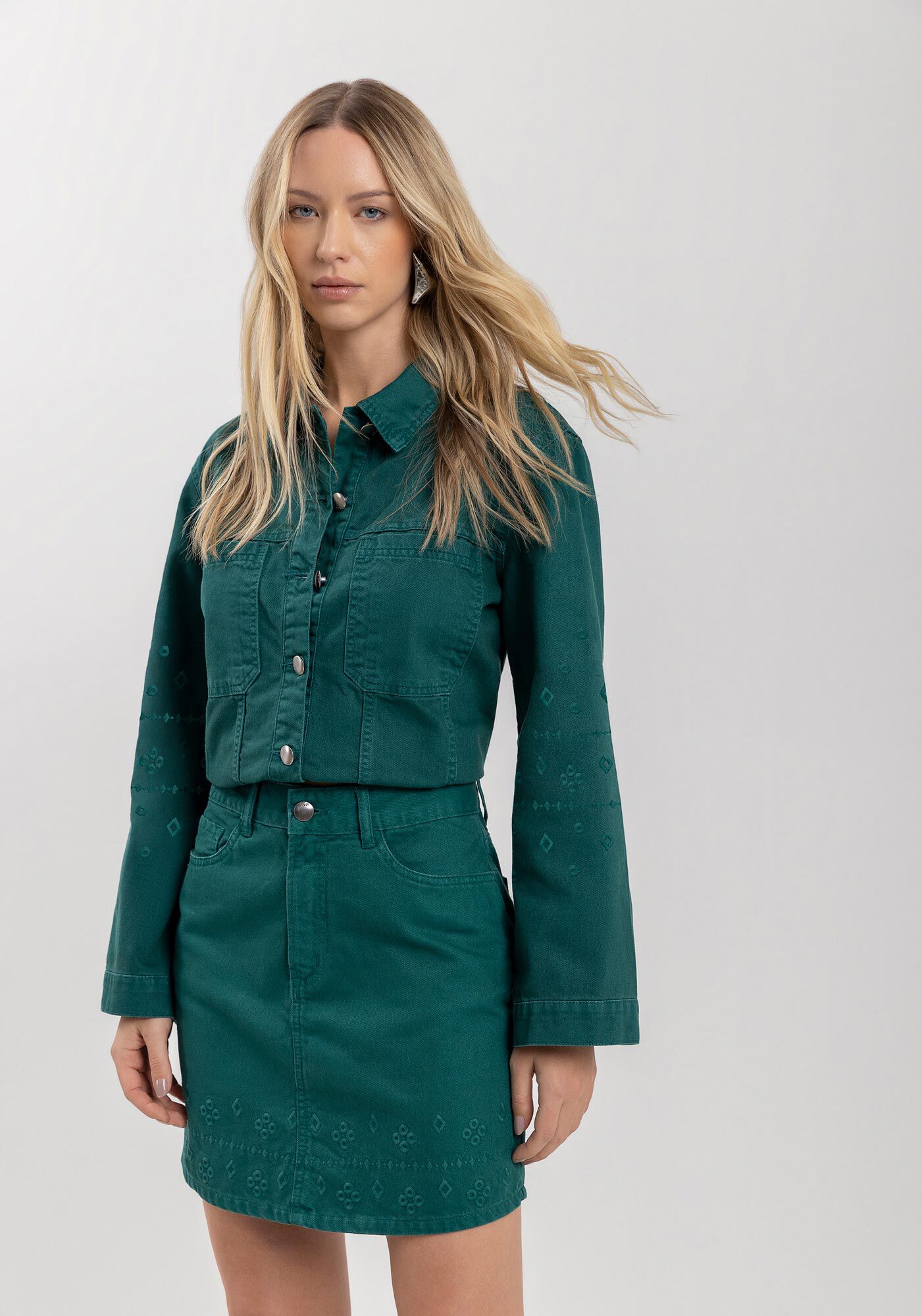 Saia Curta Em Sarja Com Cintura Alta E Bordado, VERDE CERES, large.