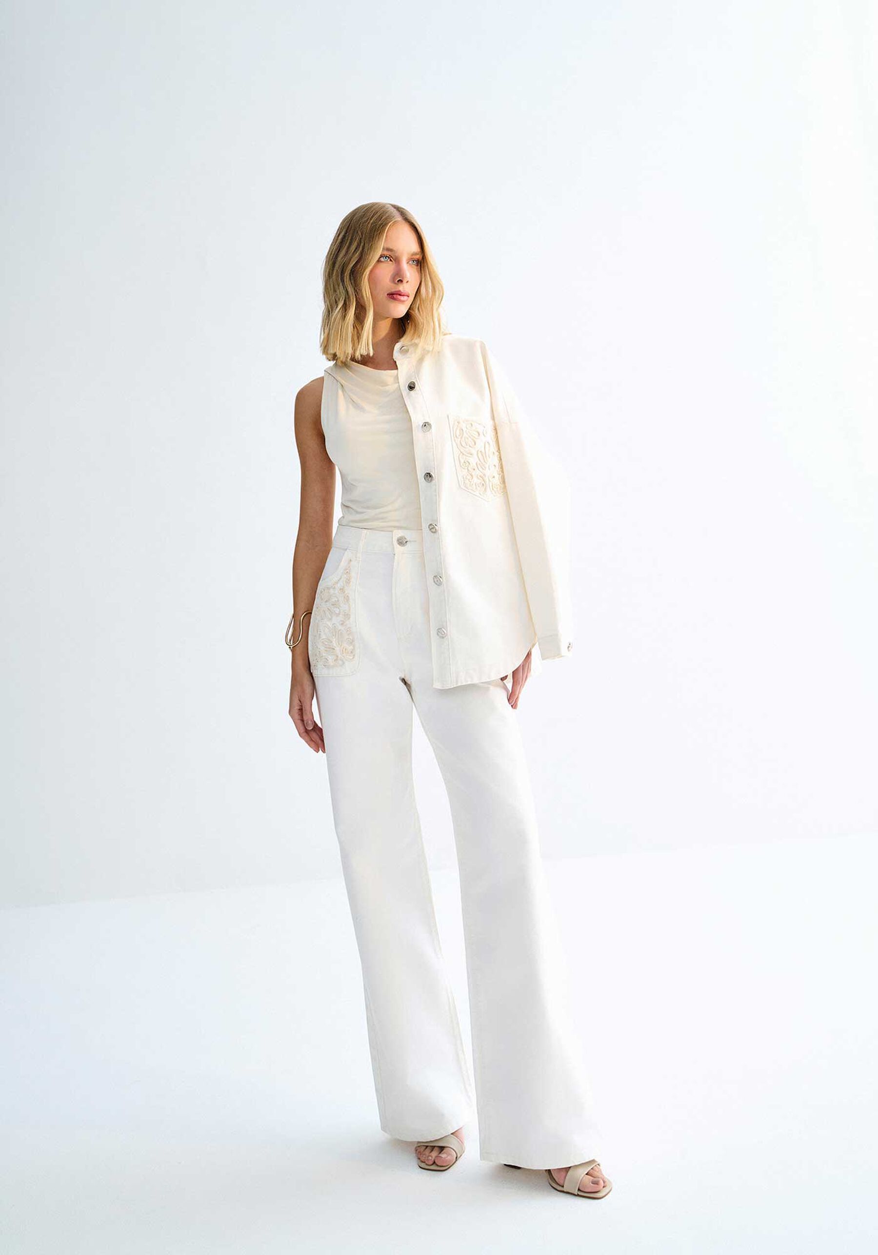 Calça Sarja Wide Leg Cintura Alta Off-White com Bordado, . Calça Sarja Wide Leg Cintura Alta Off-White com Bordado, , large.