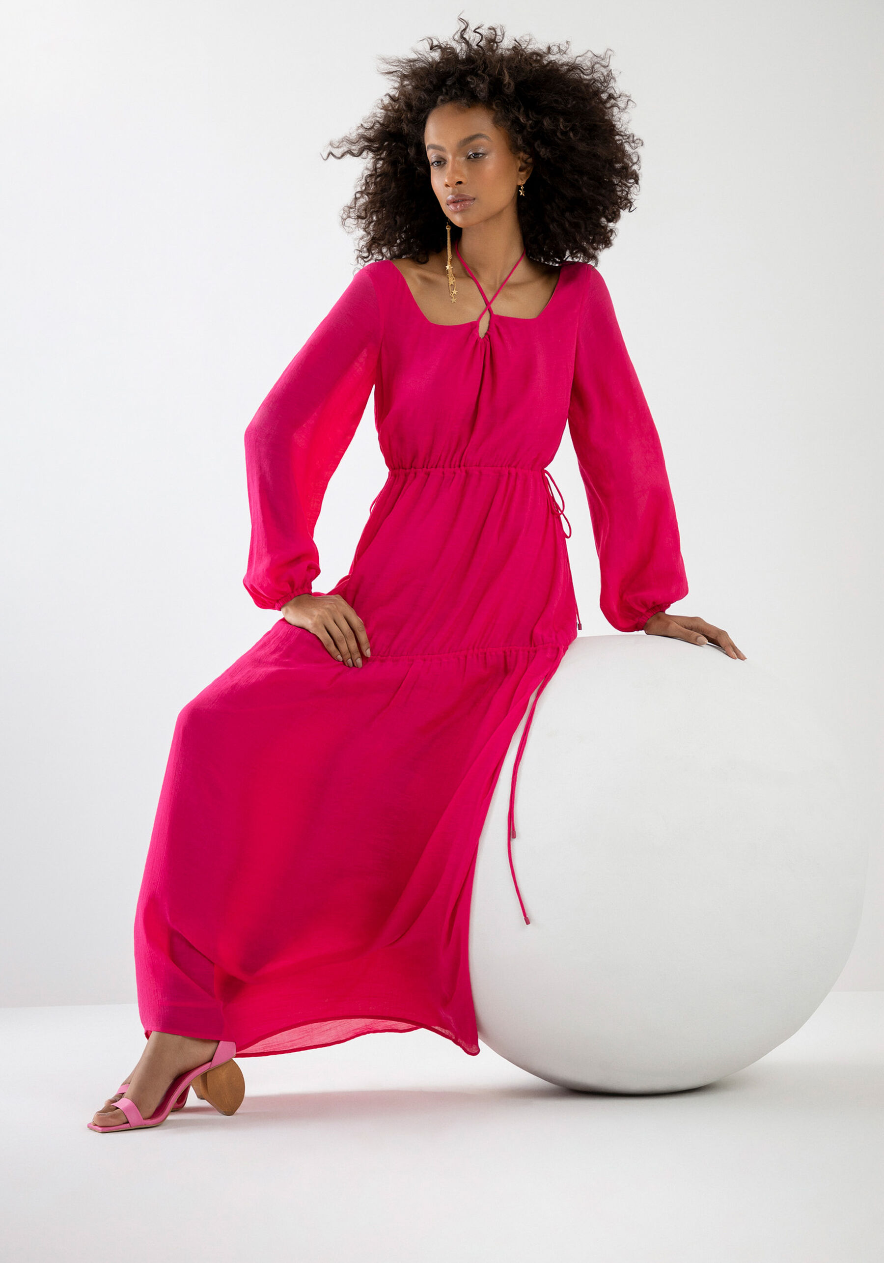 Vestido Longo Manga Longa com Amarração, ROSA HIGH PINK. Vestido Longo Manga Longa com Amarração, ROSA HIGH PINK, large.