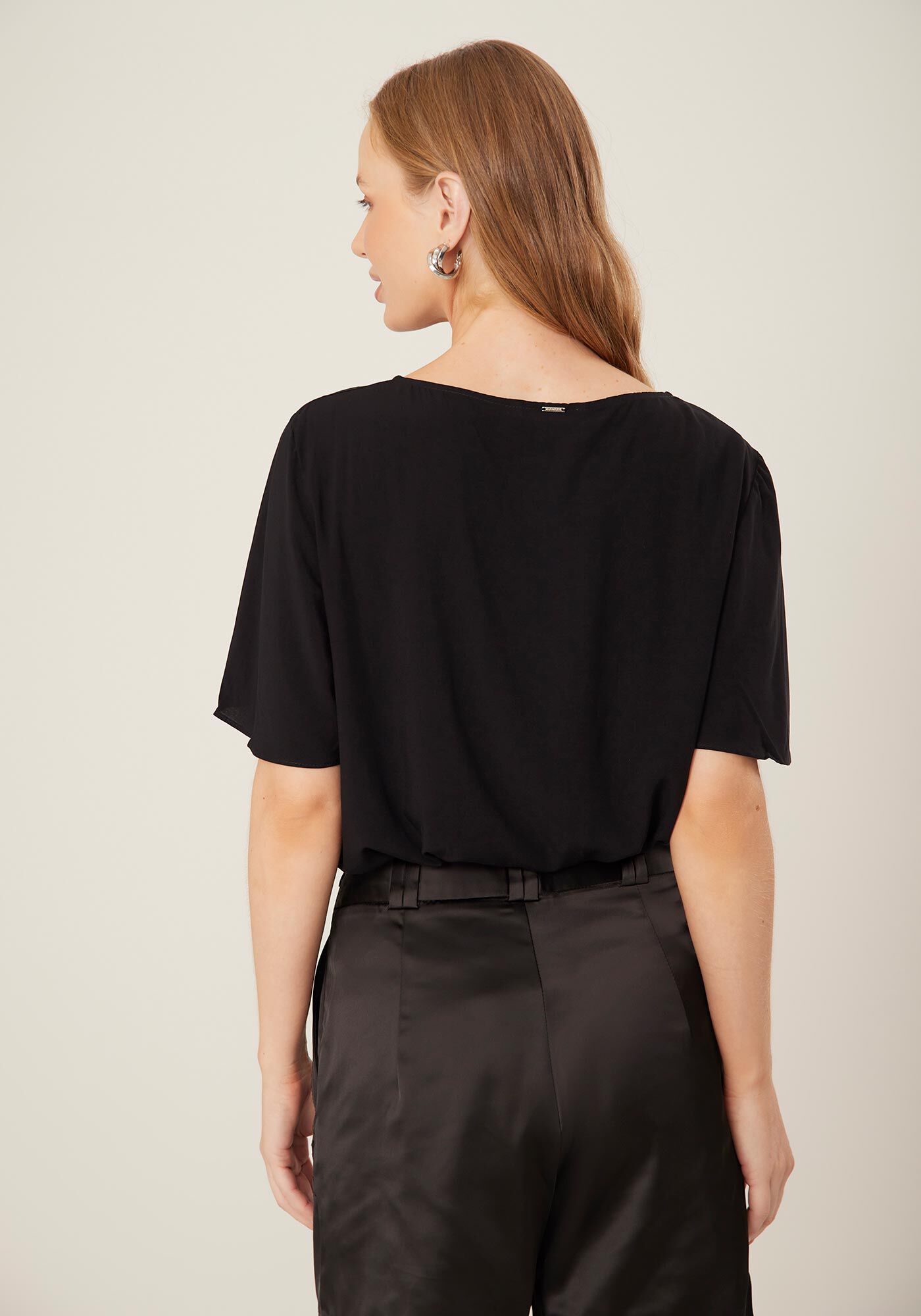 Blusal Manga Curta em Viscose com Paet&ecirc;s, PRETO, large.