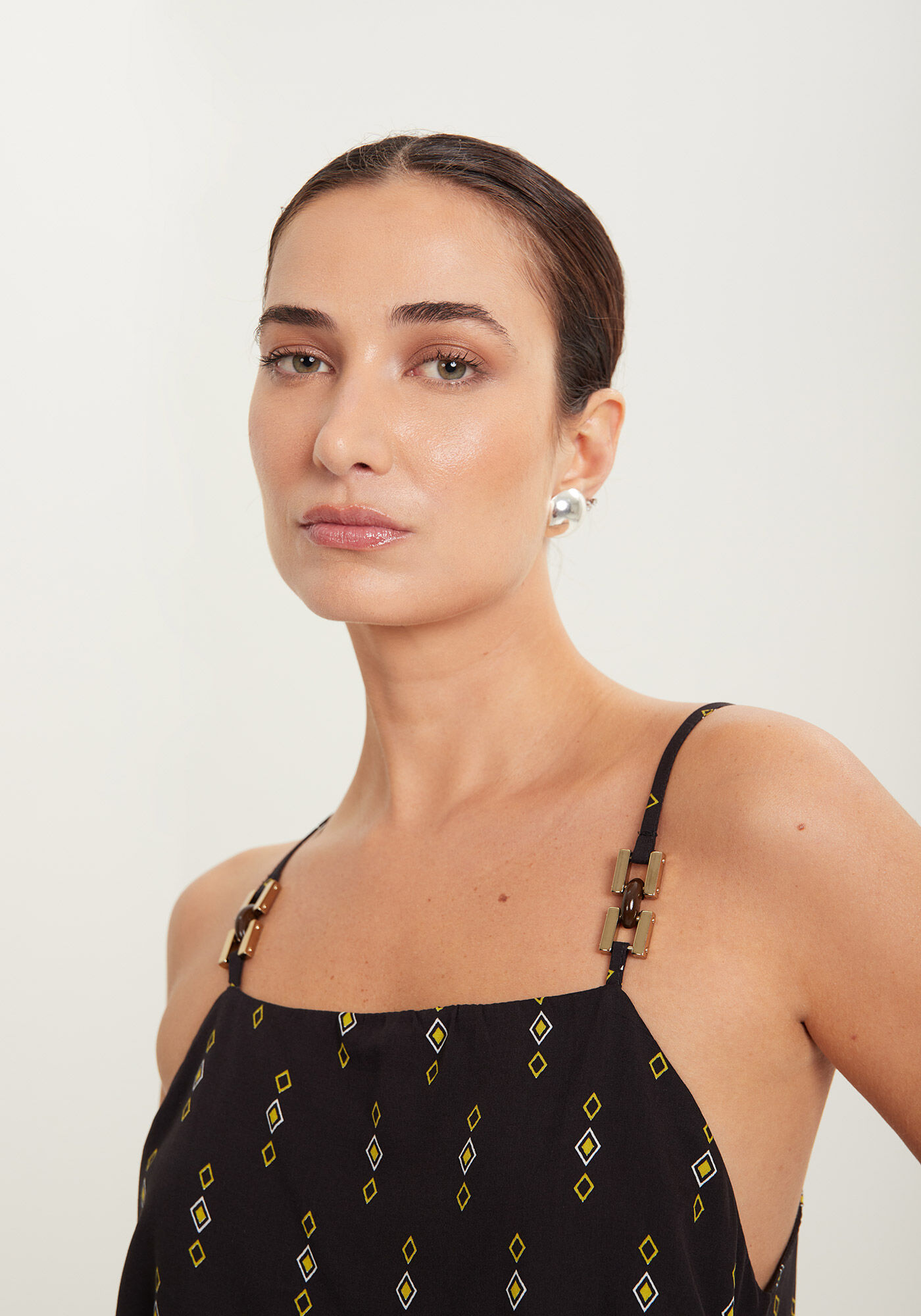 Blusa Estampada Em Viscose Com Enfeite Nas Al&ccedil;as, PATTERN PRETO, large.