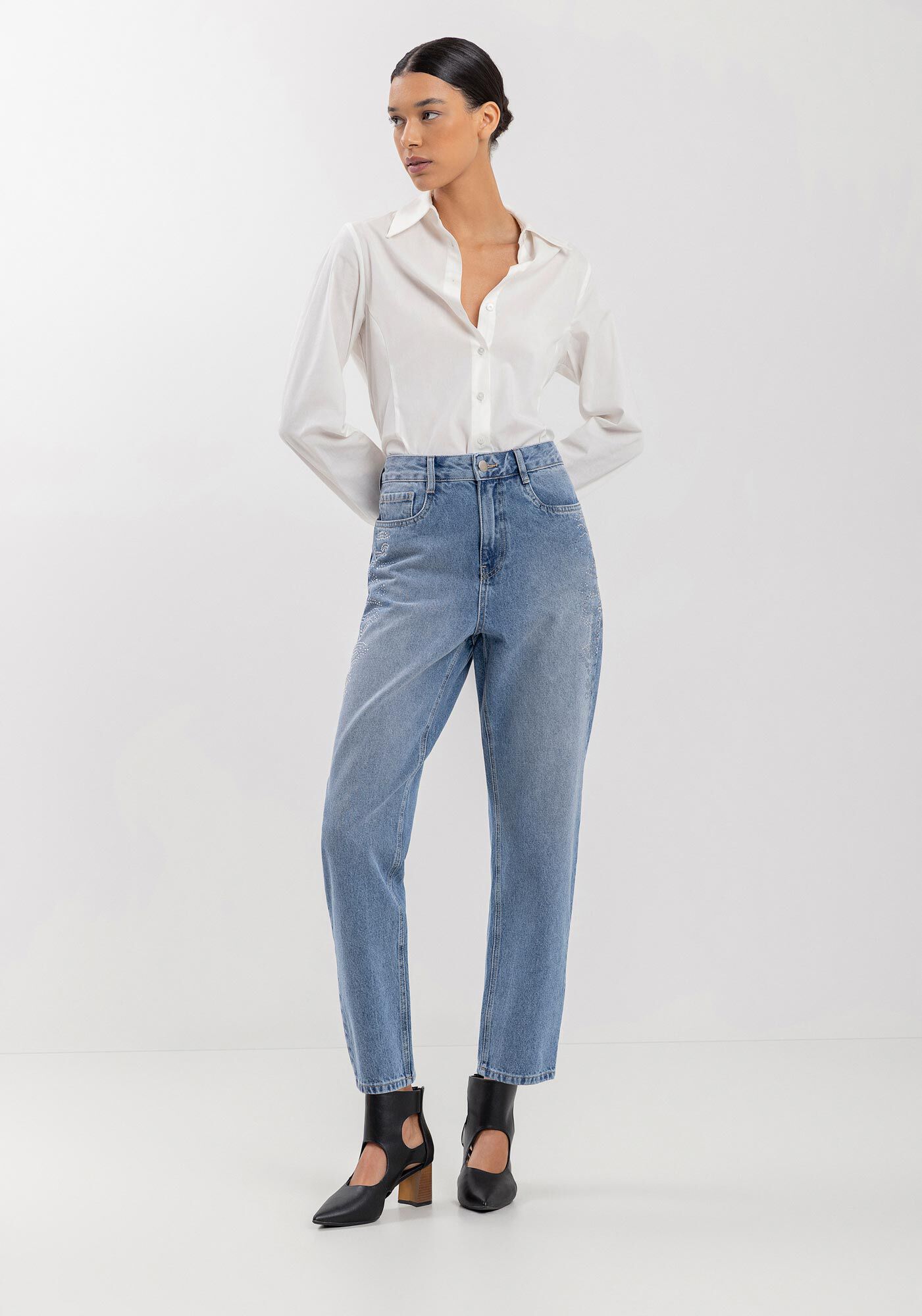 Cal&ccedil;a Mom Jeans Com Cintura Alta E Apliques De Strass, JEANS, large.