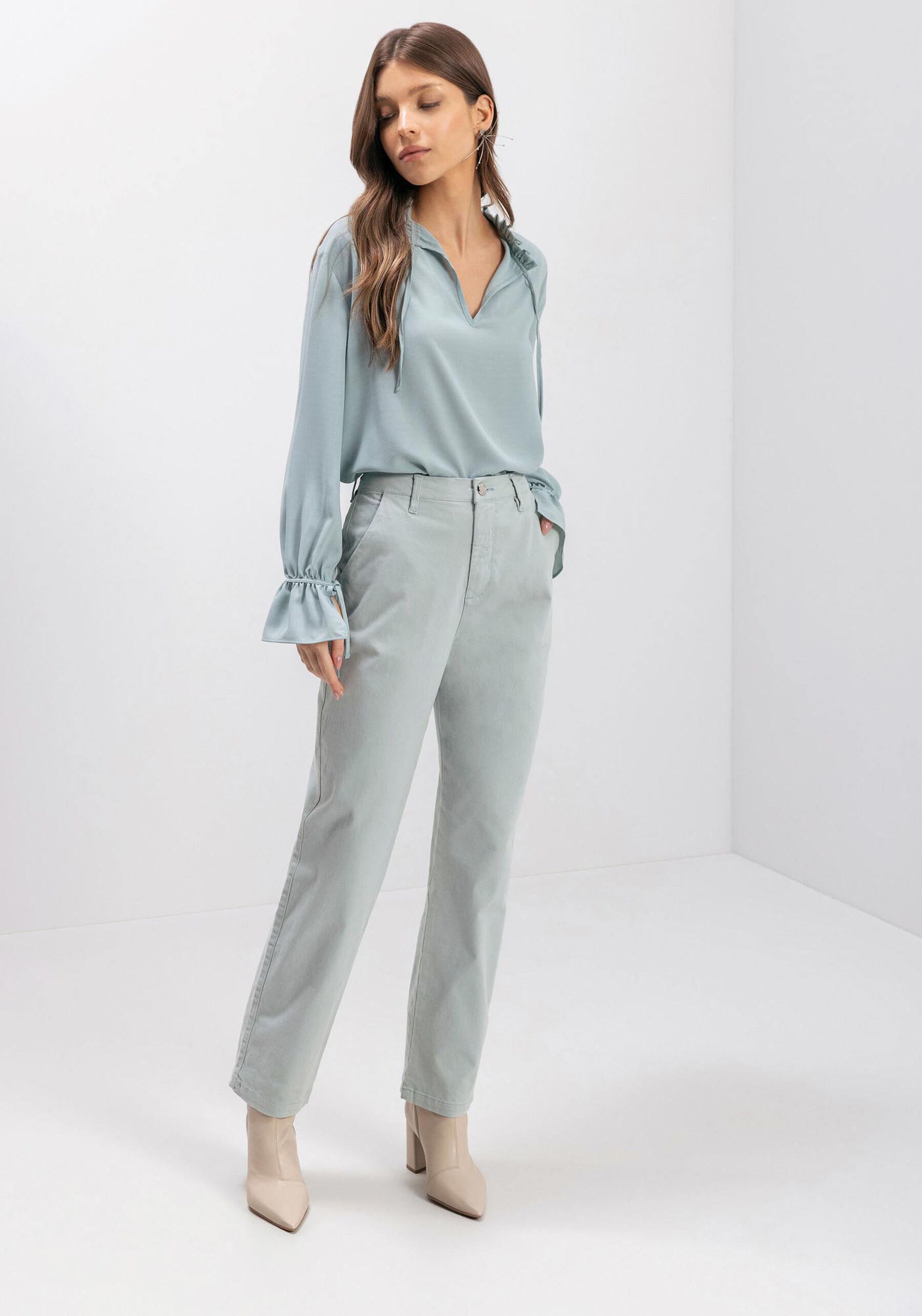 Calça Slim Cropped Com Cintura Alta Em Sarja Com Elastano, . Calça Slim Cropped Com Cintura Alta Em Sarja Com Elastano, , large.