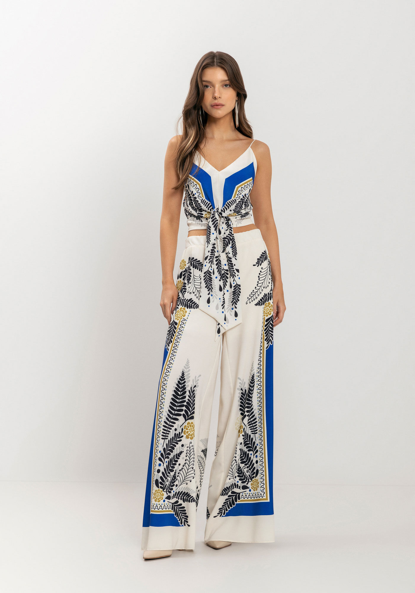 Blusa Curta De Al&ccedil;as Finas Com Decote Em V E Amarra&ccedil;&atilde;o, , large.