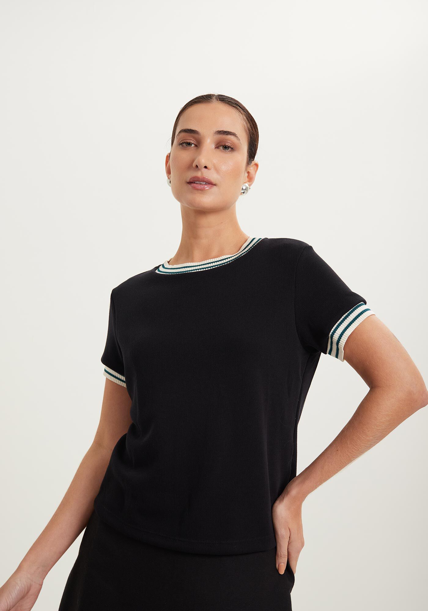Blusa De Mangas Curtas Em Malha Com Gola Diferenciada, , large.