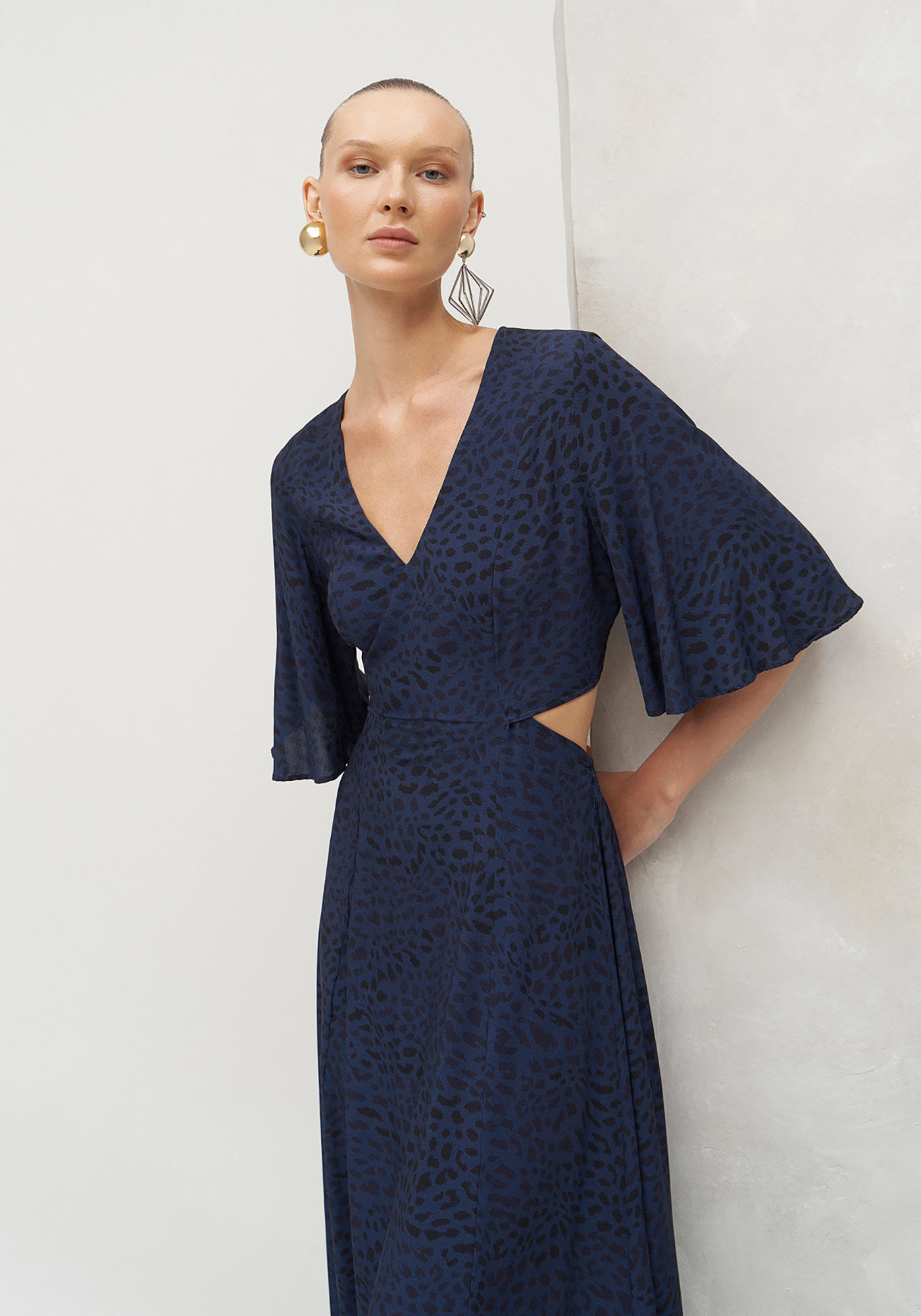 Vestido Midi Manga Flare com Cut Costas, LEOPARDO, large.