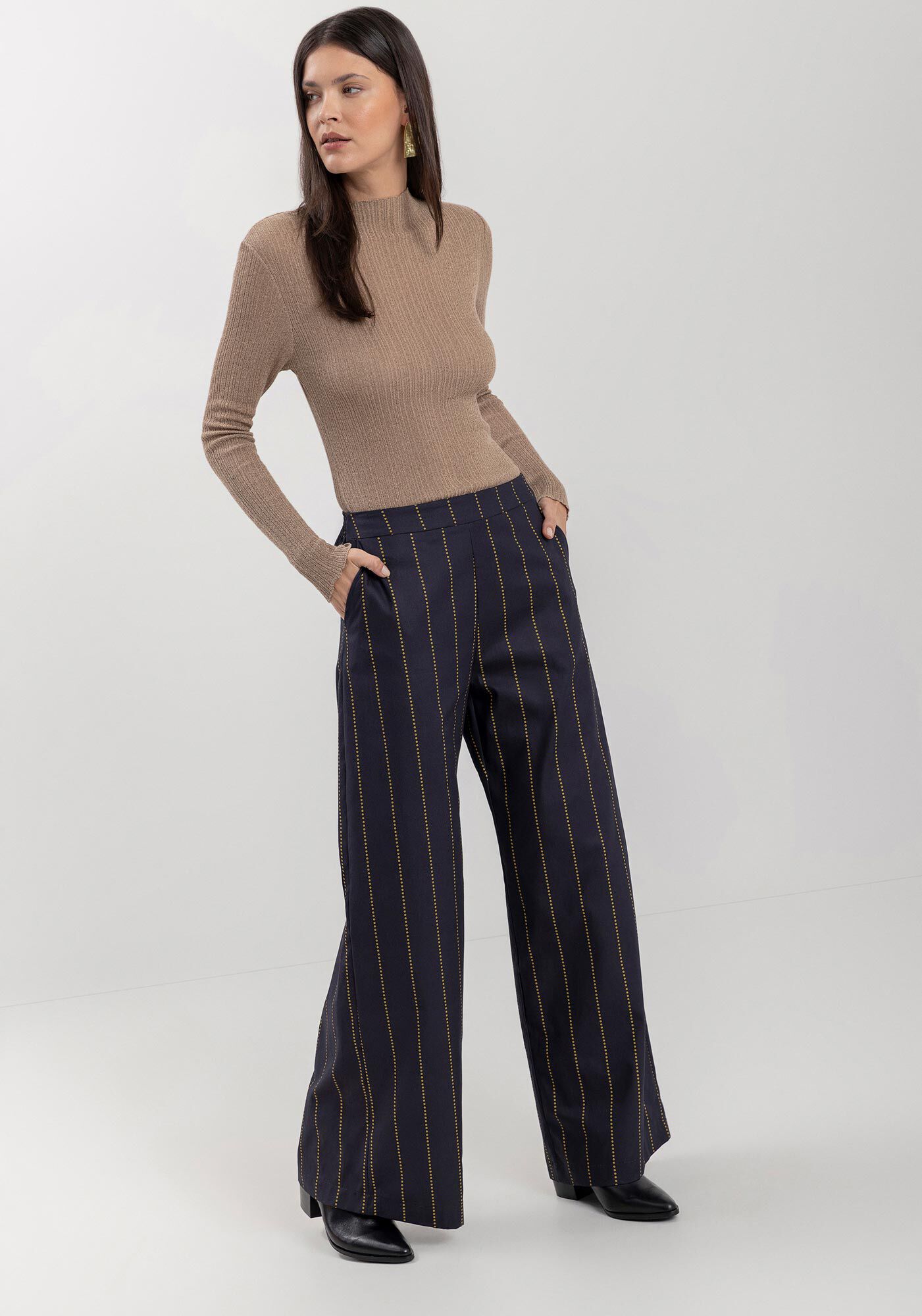 Cal&ccedil;a Estampada Com Cintura Alta E Bolsos Funcionais, , large.