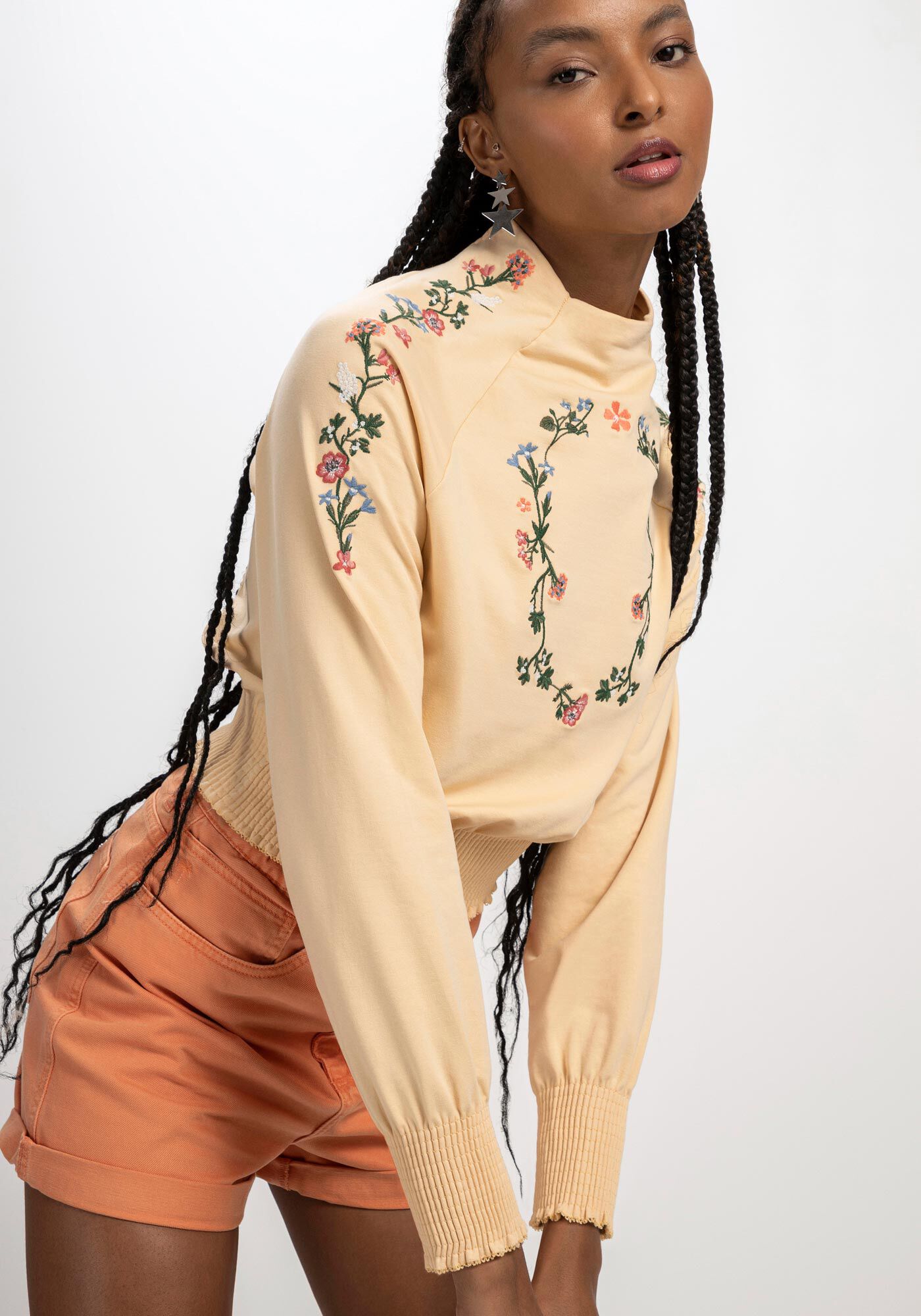 Blus&atilde;o Gola Alta com Lastex e Bordado, , large.