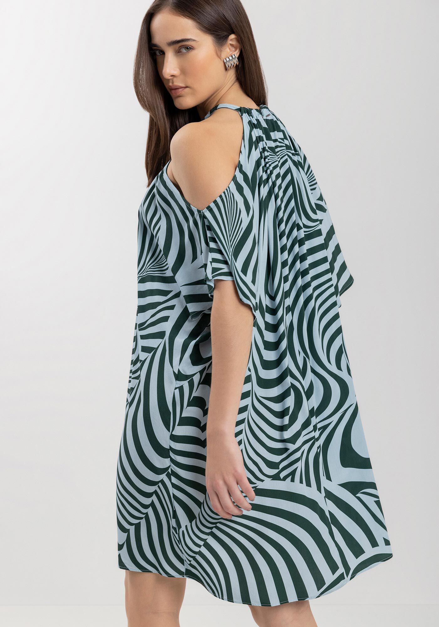 Vestido Curto Fluido Estampado Com Mangas Amplas Em Viscose, , large.