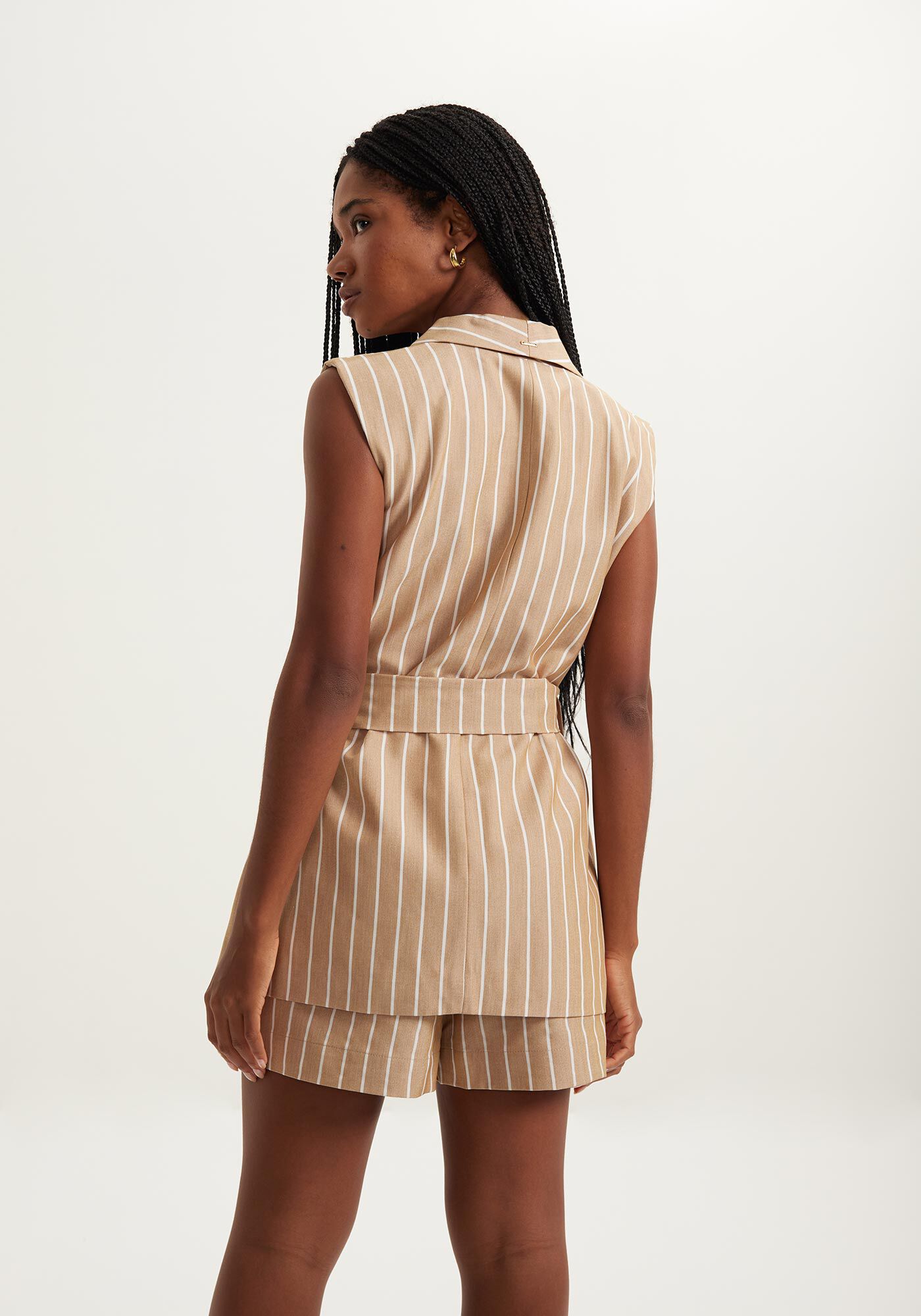 Colete Em Alfaiataria Com Riscas De Giz E Faixa Ajust&aacute;vel, , large.