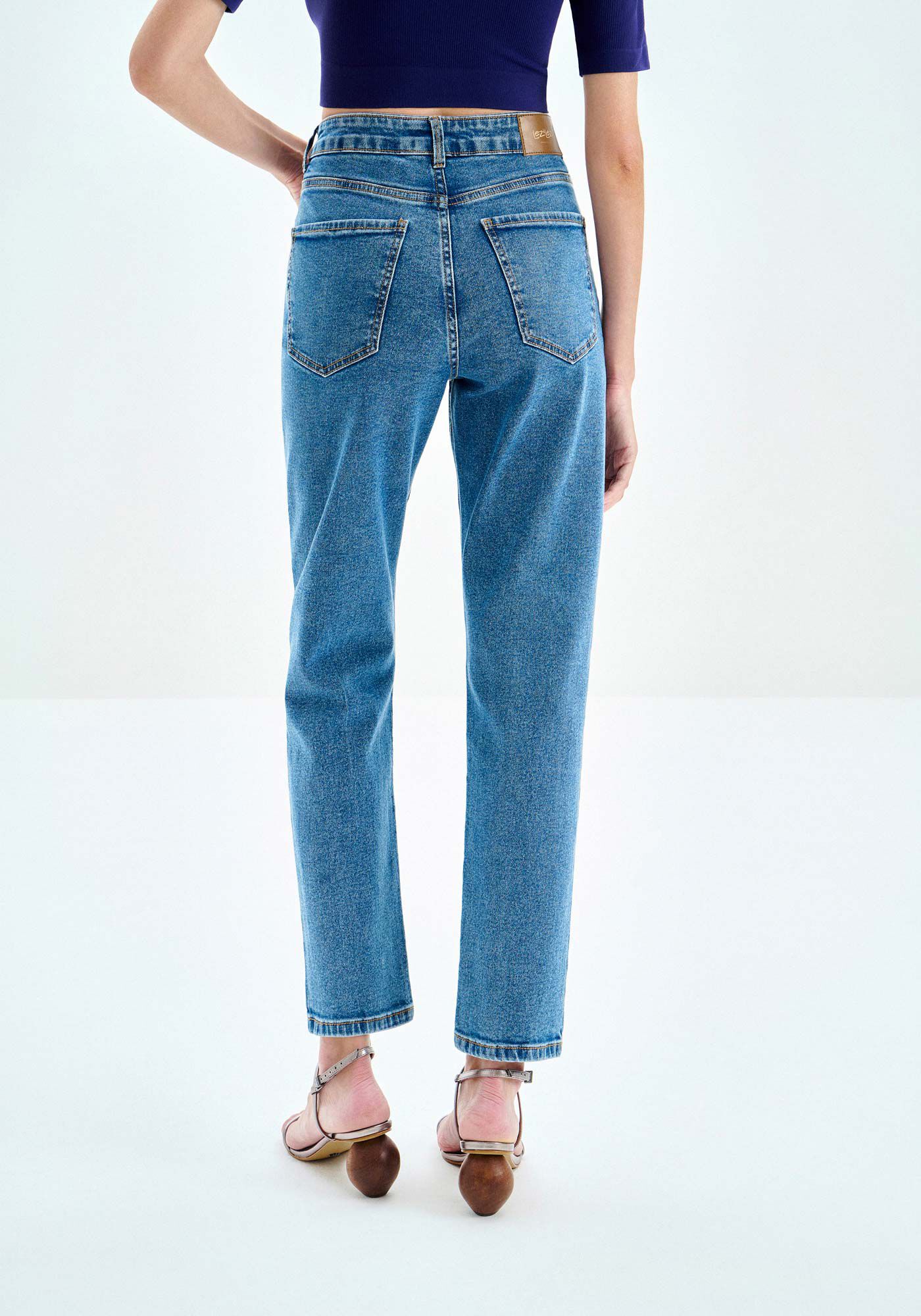 Cal&ccedil;a Jeans Mom Cropped Cintura Alta Comfort, , large.