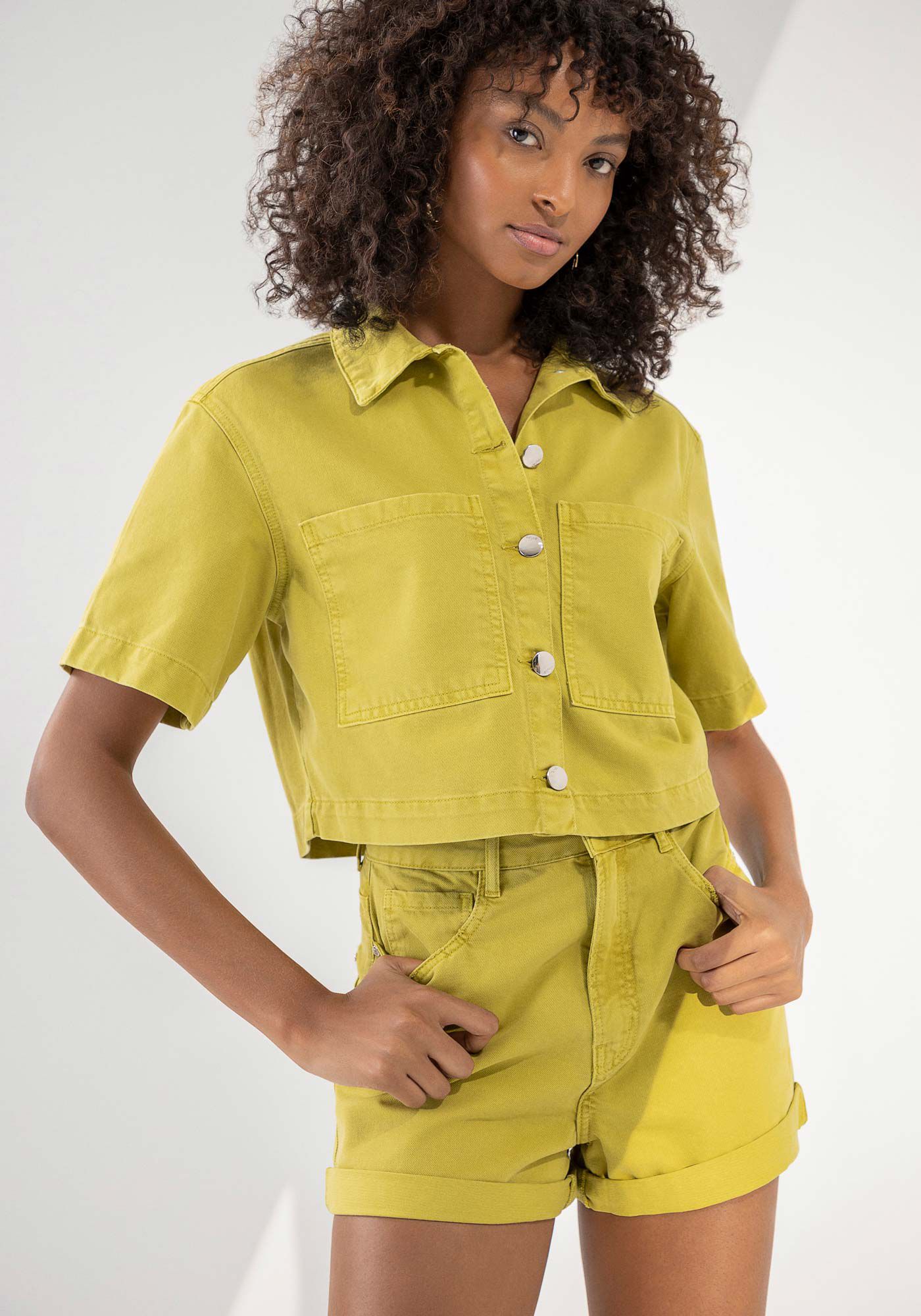 Camisa Sarja Manga Curta Cropped com Bolso, , large.