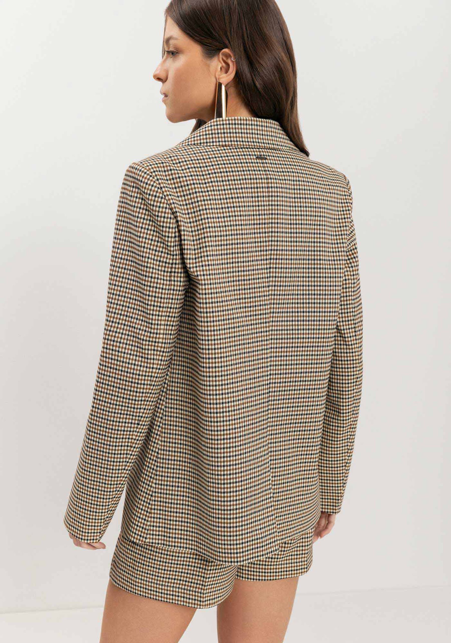 Blazer Alongado De Alfaiataria Com Botão, MARROM TAMARA. Blazer Alongado De Alfaiataria Com Botão, MARROM TAMARA, large.