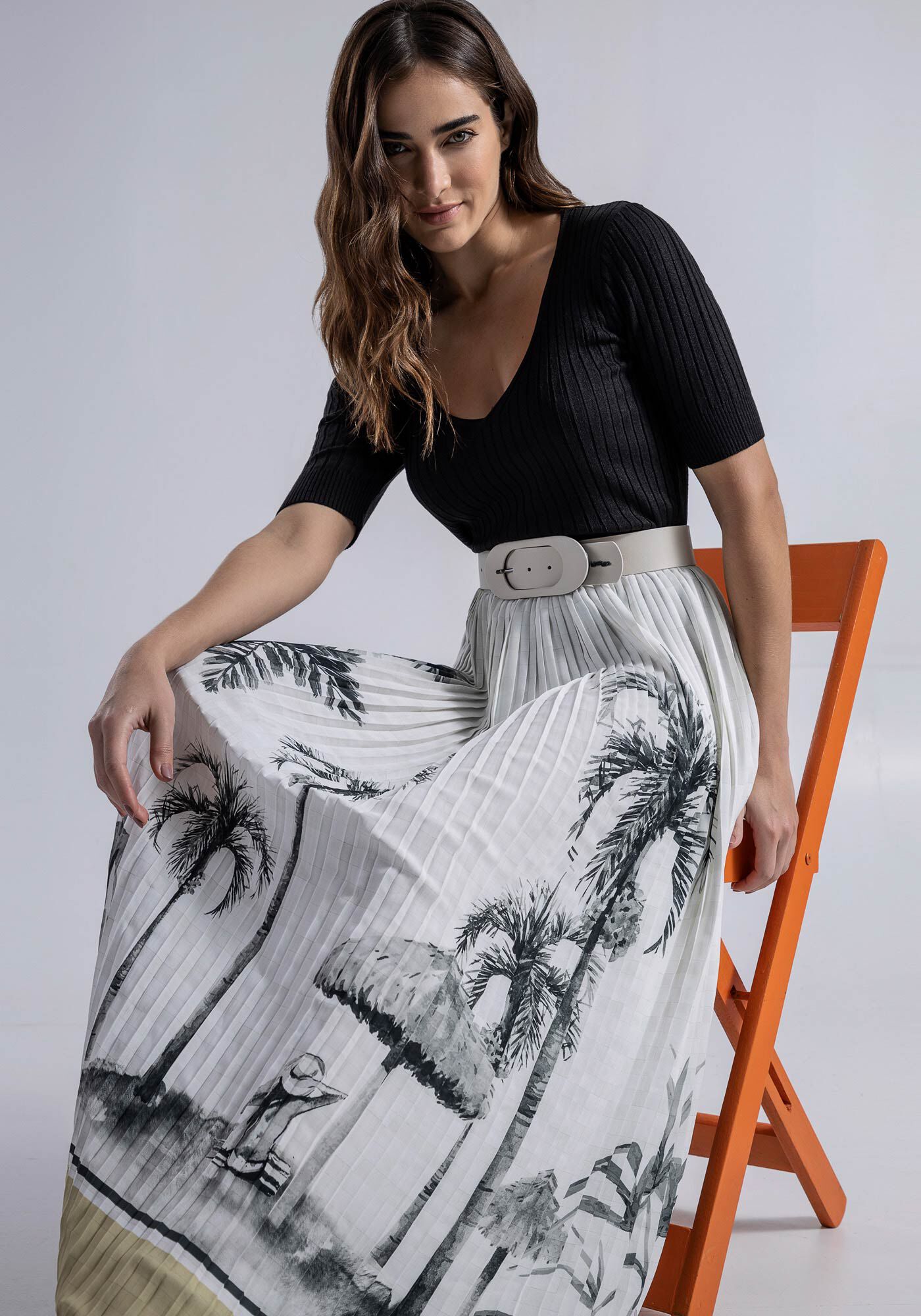 Saia Longa Plissada em Tecido Poly Estampada, ILHAS, large.