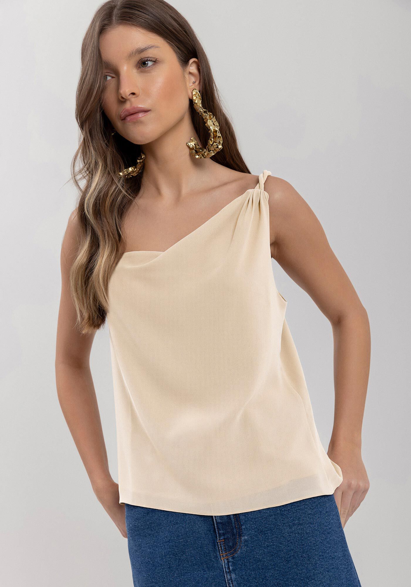 Blusa De Al&ccedil;as Com Decote Degag&ecirc; Em Crepe Toque De Seda, , large.
