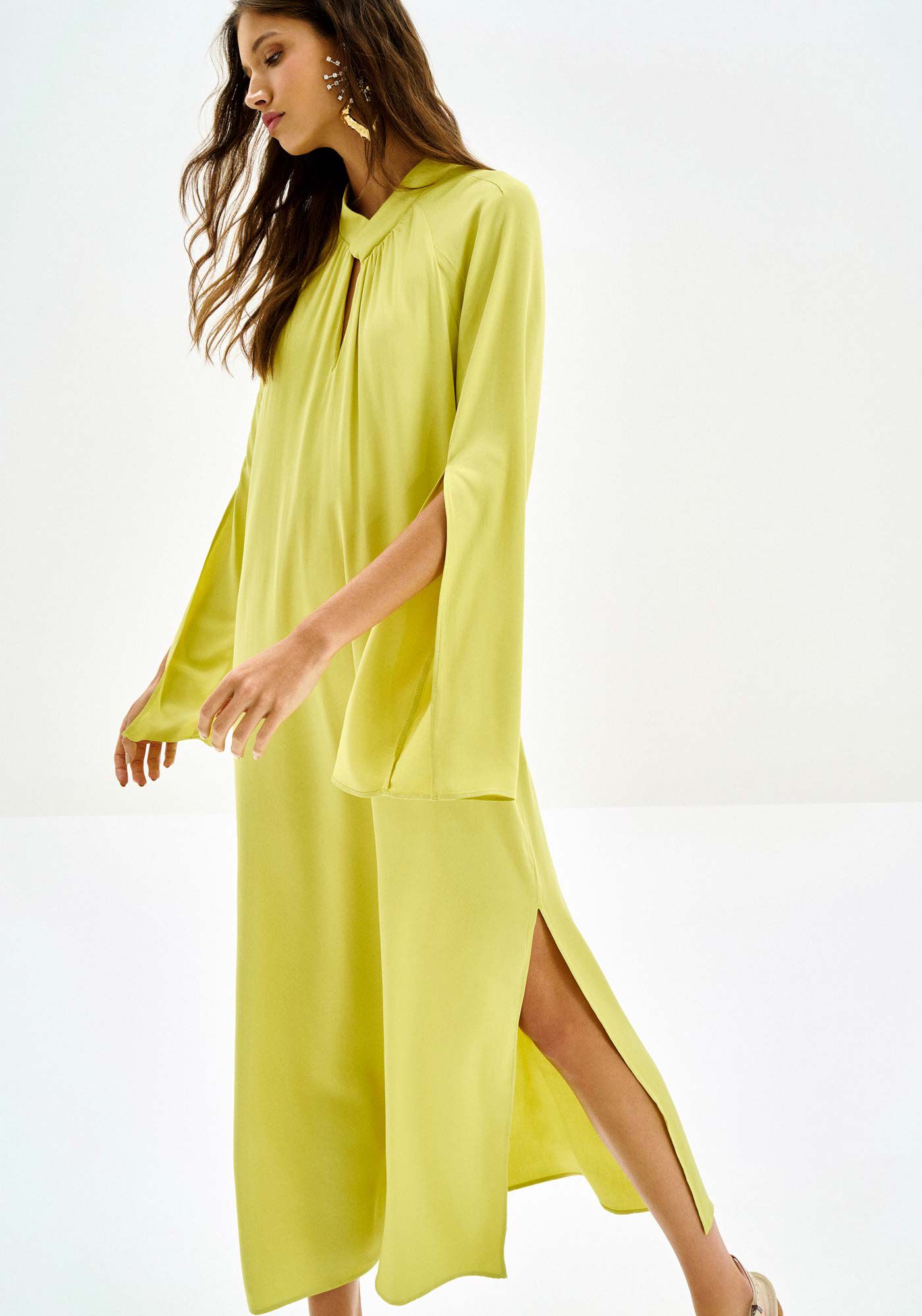 Vestido Midi Amplo com Abertura Mangas, , large.