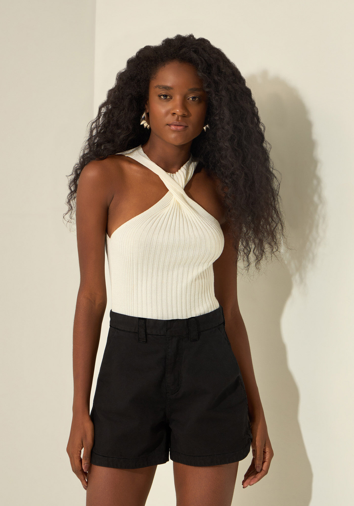 Shorts De Cintura M&eacute;dia Linha A Em Sarja, PRETO, large.