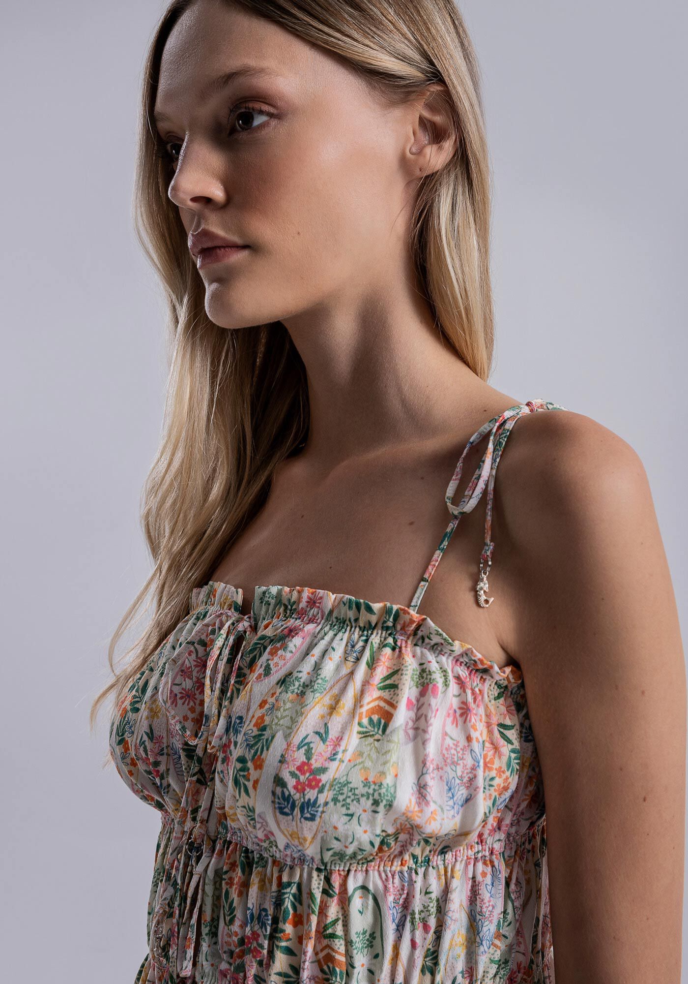 Blusa Al&ccedil;as em Viscose com El&aacute;stico e Amarra&ccedil;&atilde;o, , large.