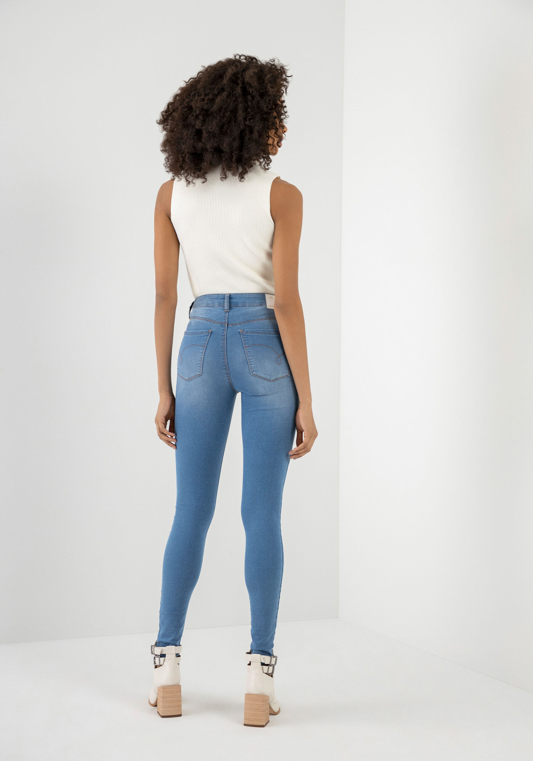 Calça Jeans Skinny Estonada Sustentável, JEANS. Calça Jeans Skinny Estonada Sustentável, JEANS, large.