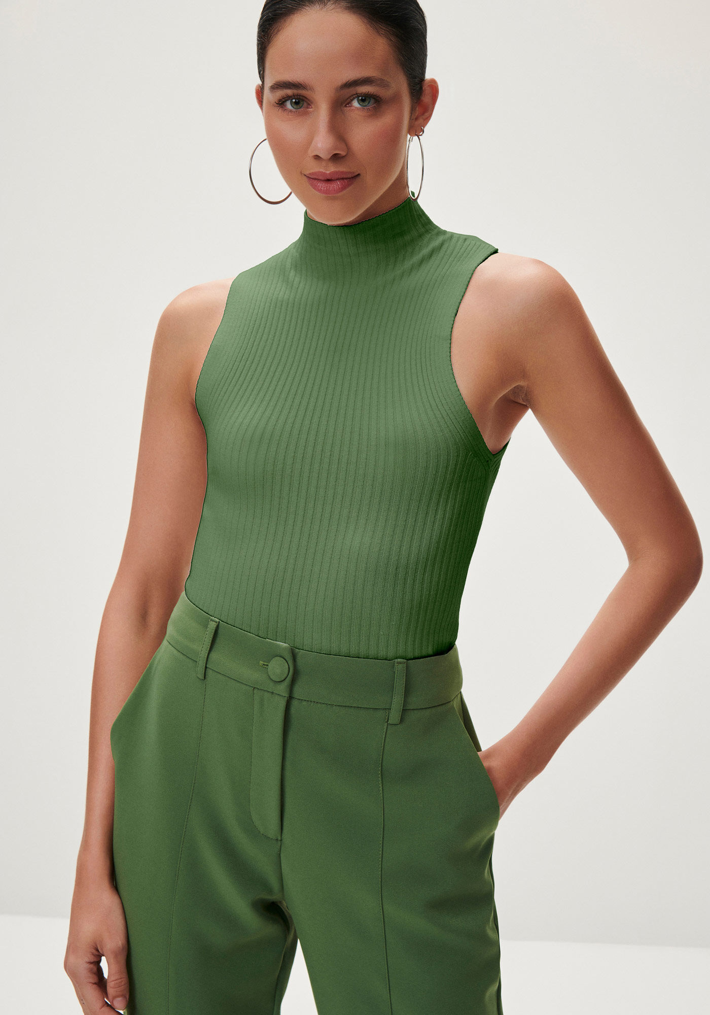 Blusa Sem Mangas em Tric&ocirc; com Gola Alta, , large.