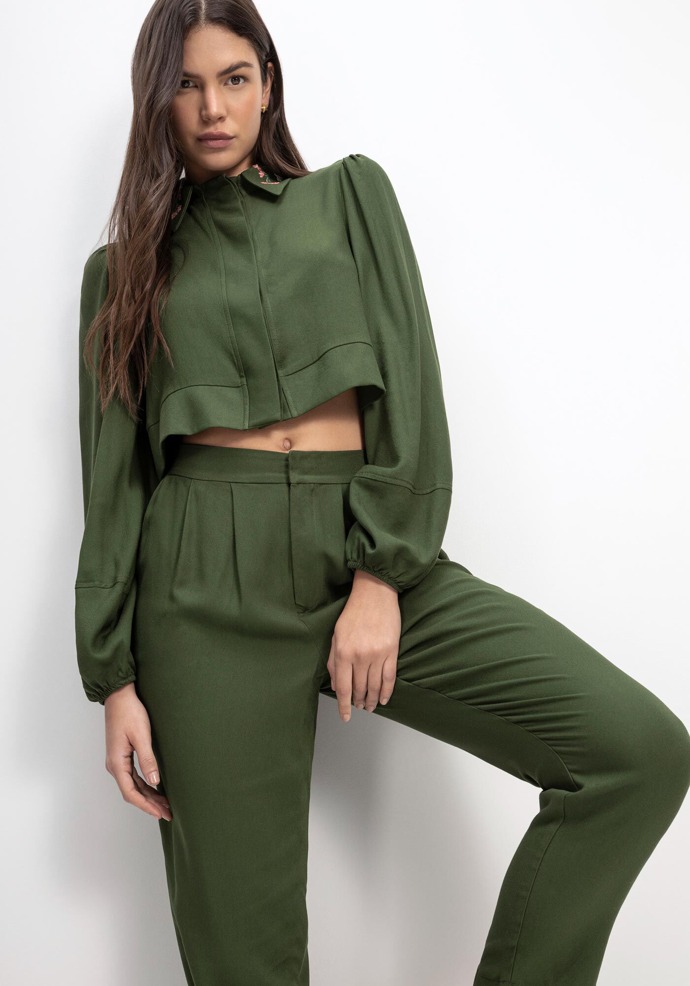 Cal&ccedil;a Carrot Alfaiataria em Crepe com Cintura Alta, VERDE TURFA, large.