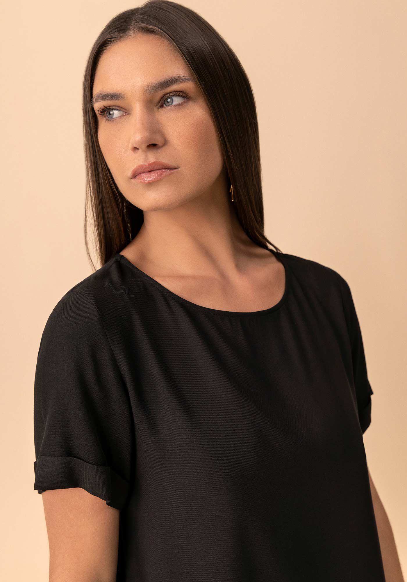 Vestido Curto B&aacute;sico De Mangas Curtas Com Bordado Localizado, PRETO, large.