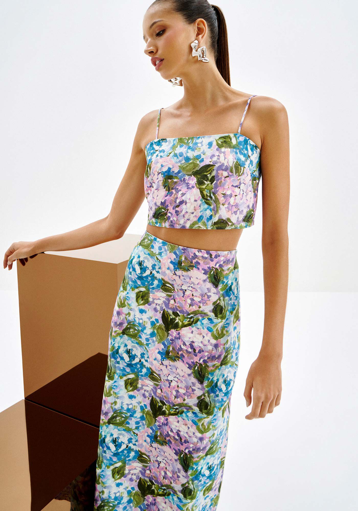 Blusa Cropped Estampada em Linho com Decote Reto, HORTENCIAS, large.