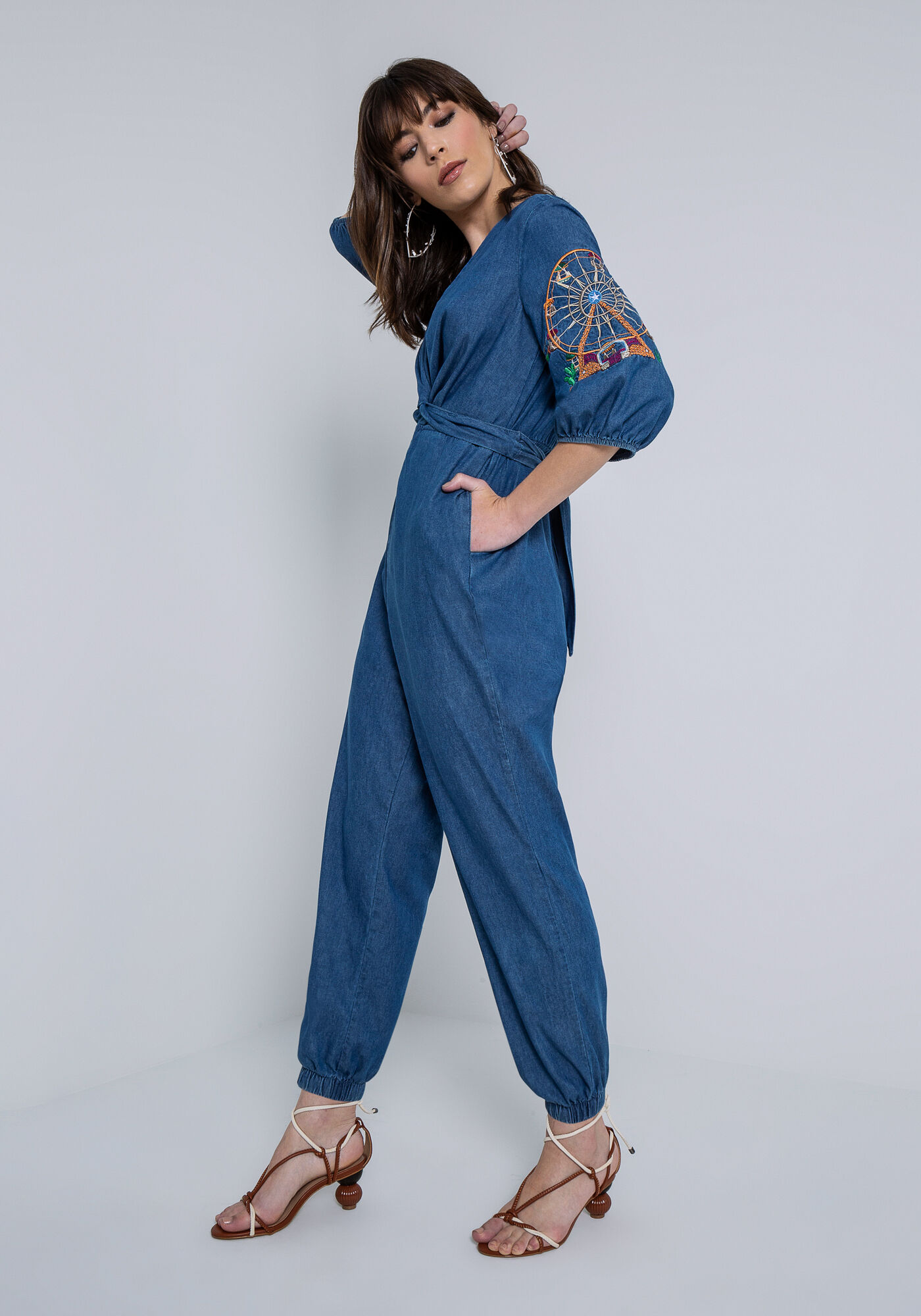 Macac&atilde;o Manga 3/4 Jeans com Bordado, JEANS, large.