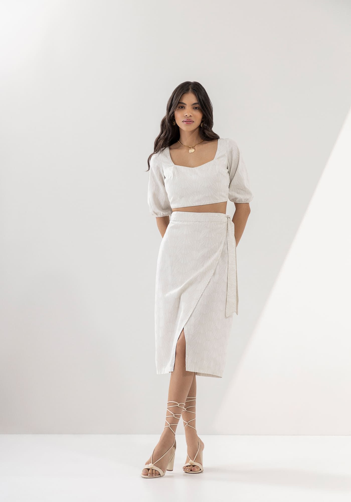 Blusa Sarja Cropped Estampada com Recorte Costas, BRANCO OFF WHITE, large.