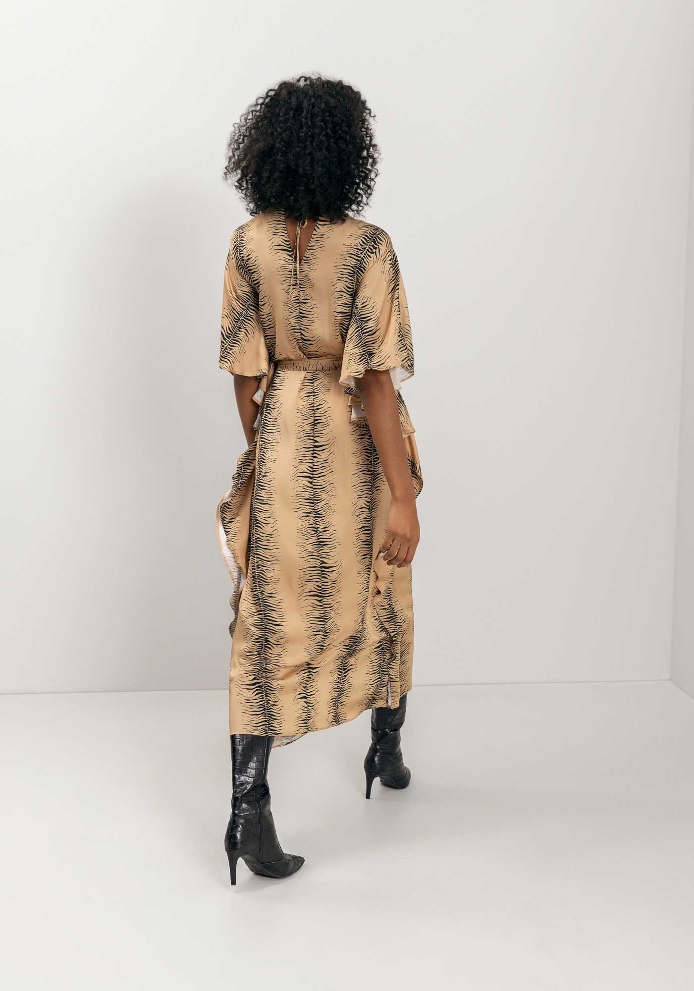 Vestido Ch&aacute; Estampado Com Mangas Amplas E Faixa, , large.