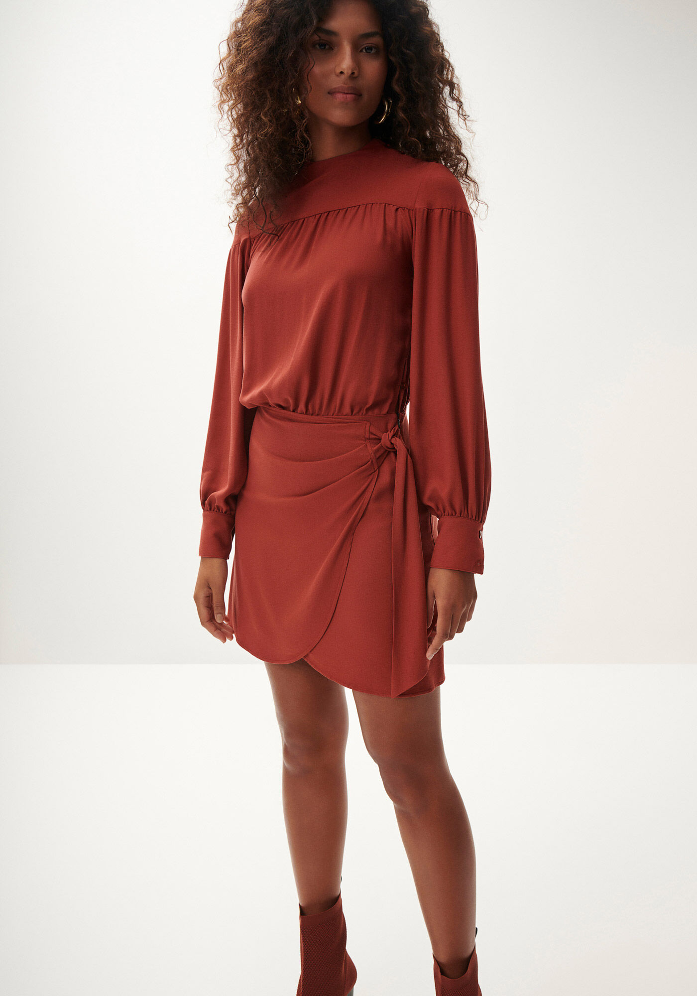 Vestido Curto Franzido em Crepe com Amarra&ccedil;&atilde;o, , large.